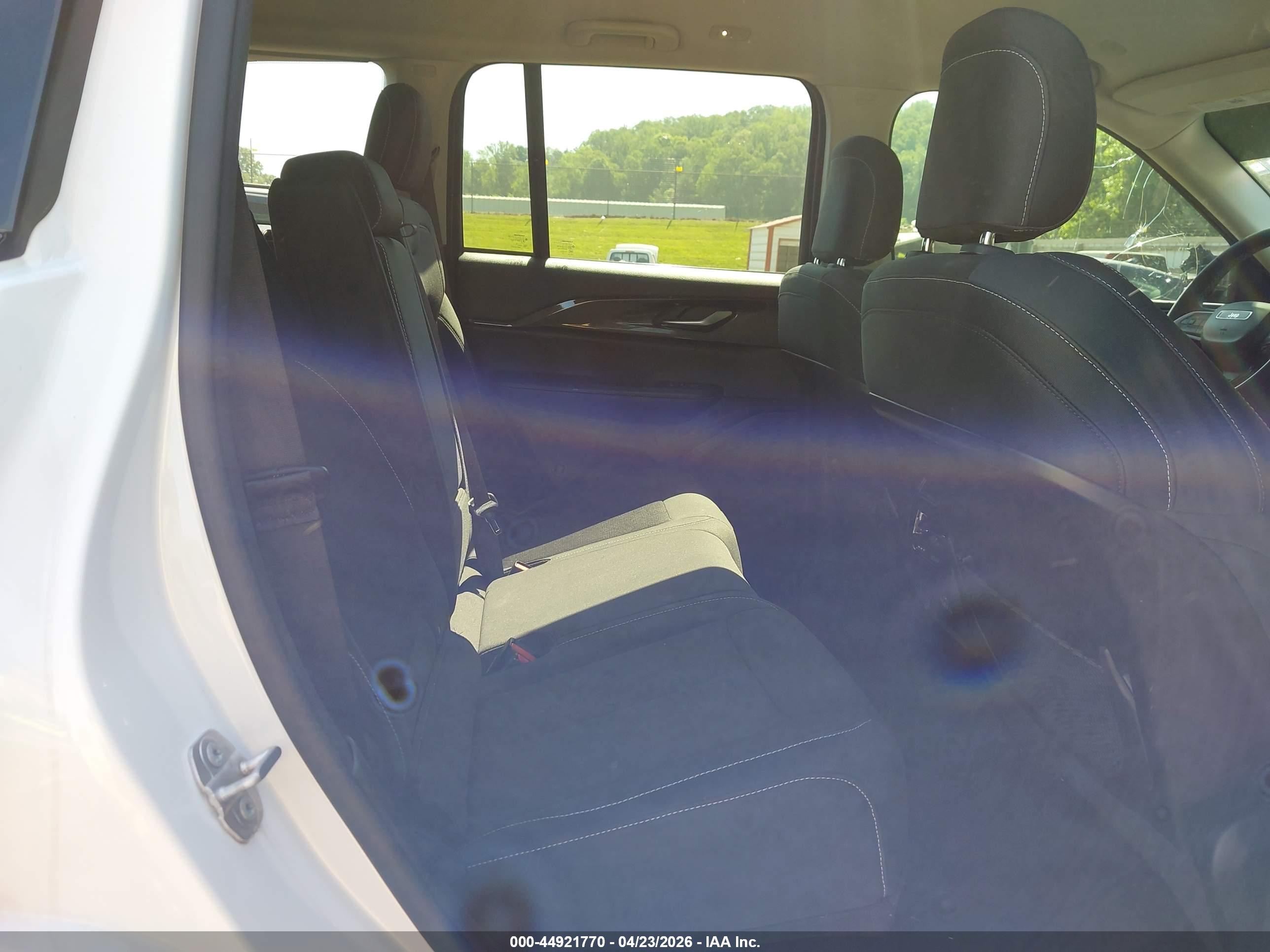 JEEP GRAND image 8