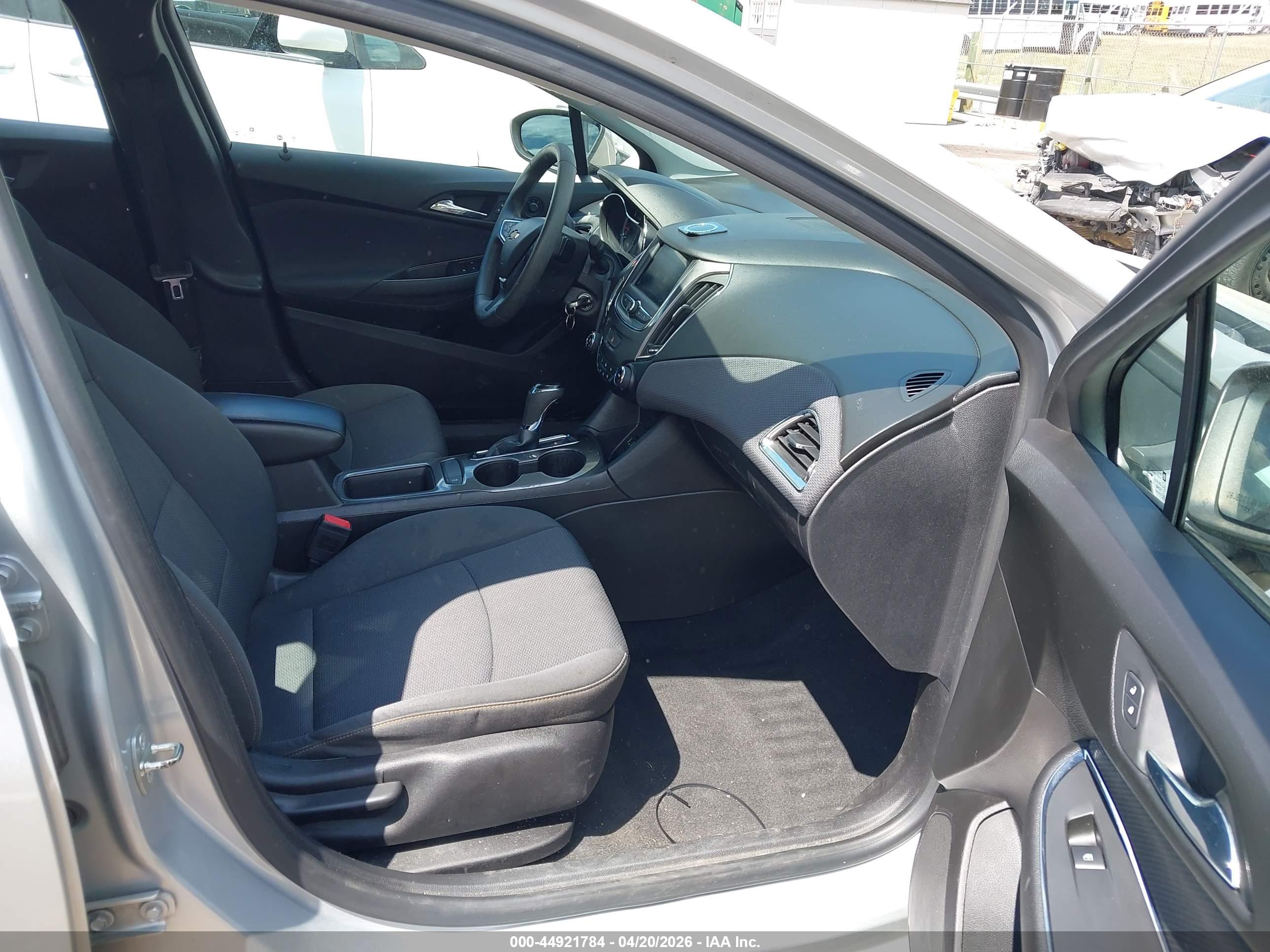 CHEVROLET CRUZE image 5