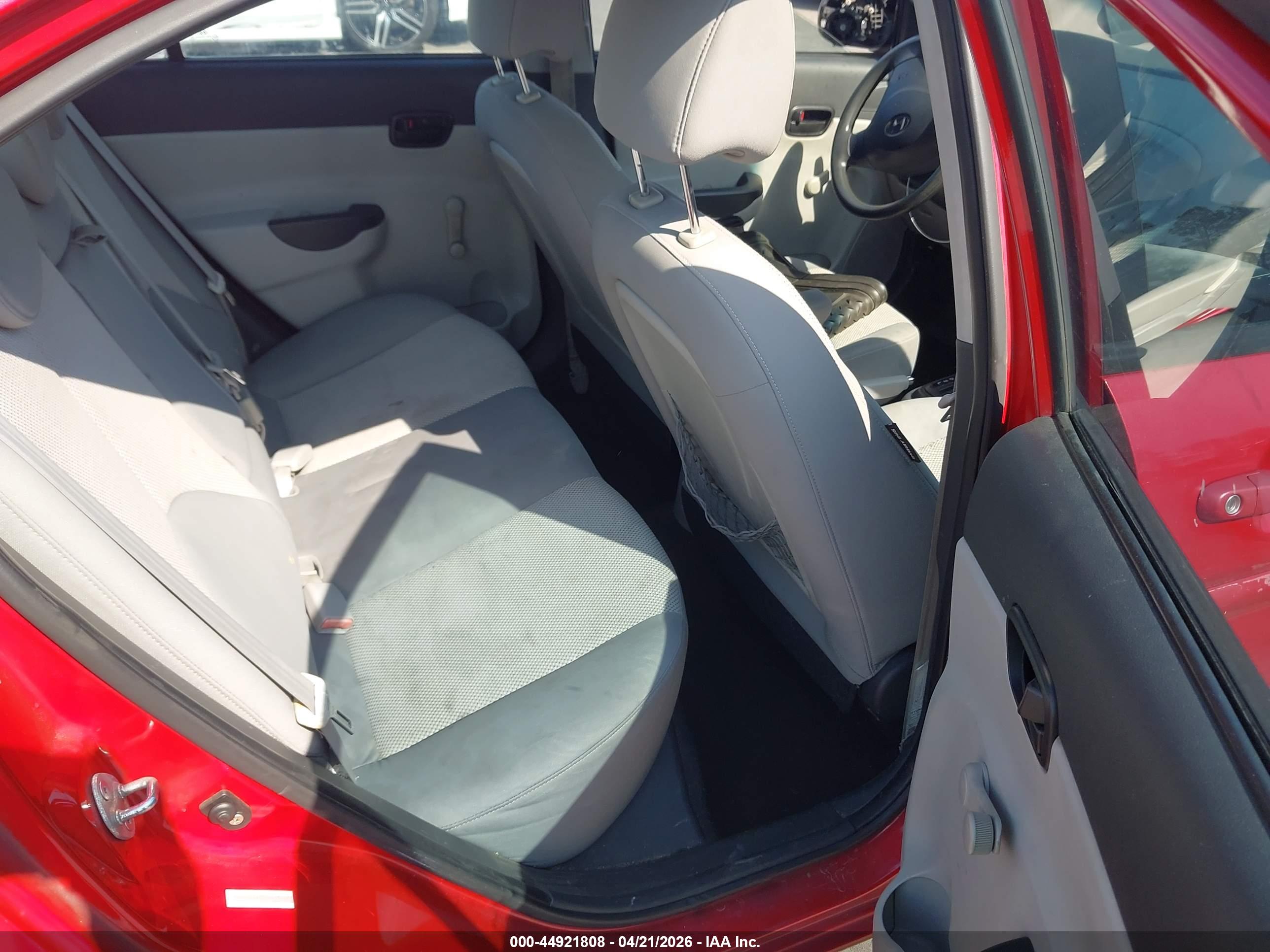 HYUNDAI ACCENT image 8