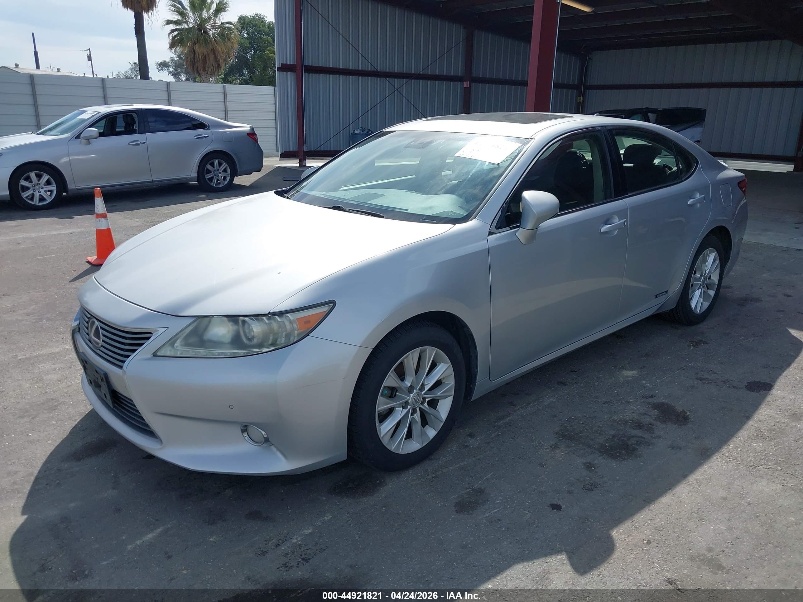 LEXUS ES image 2