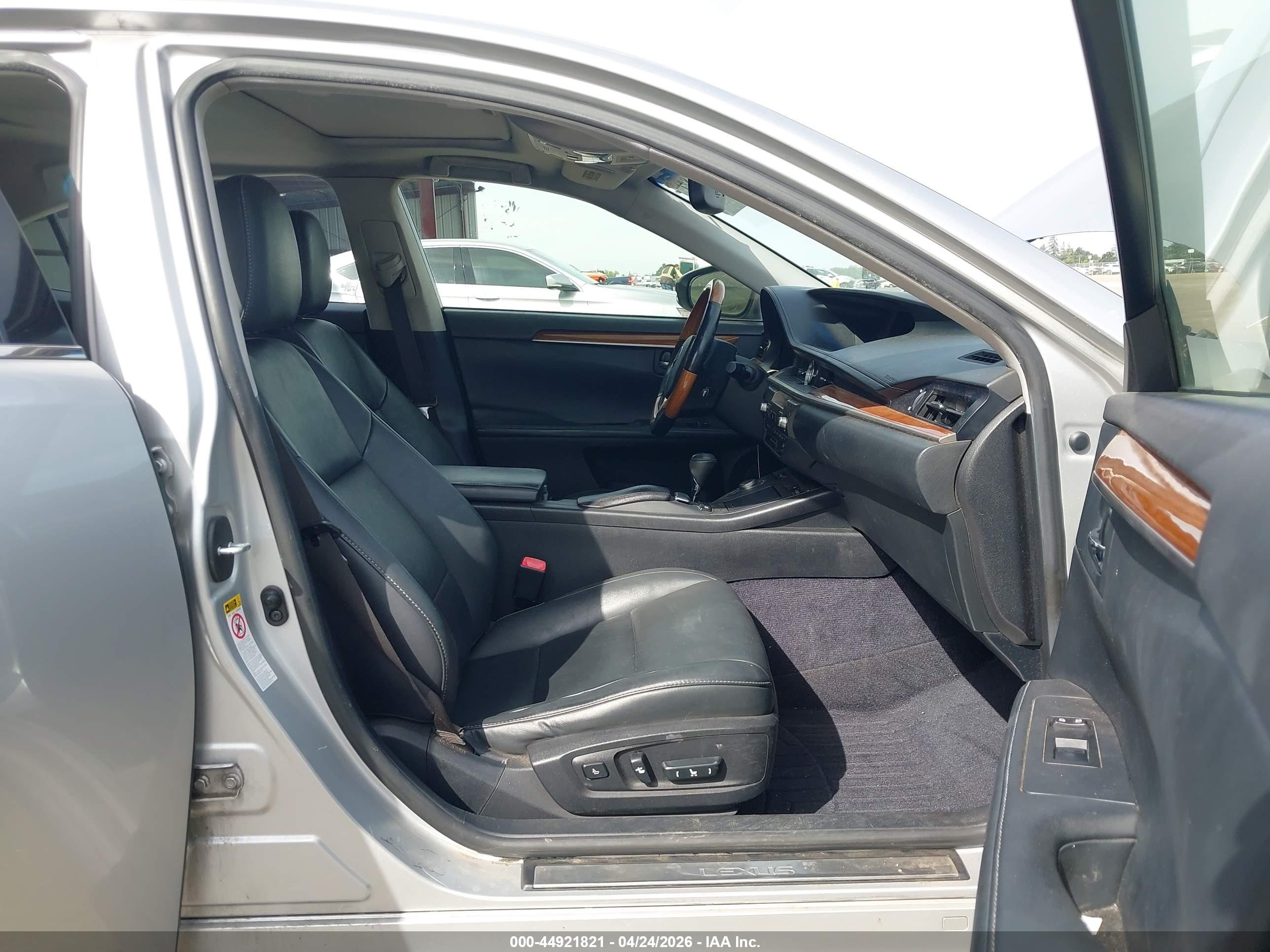LEXUS ES image 5
