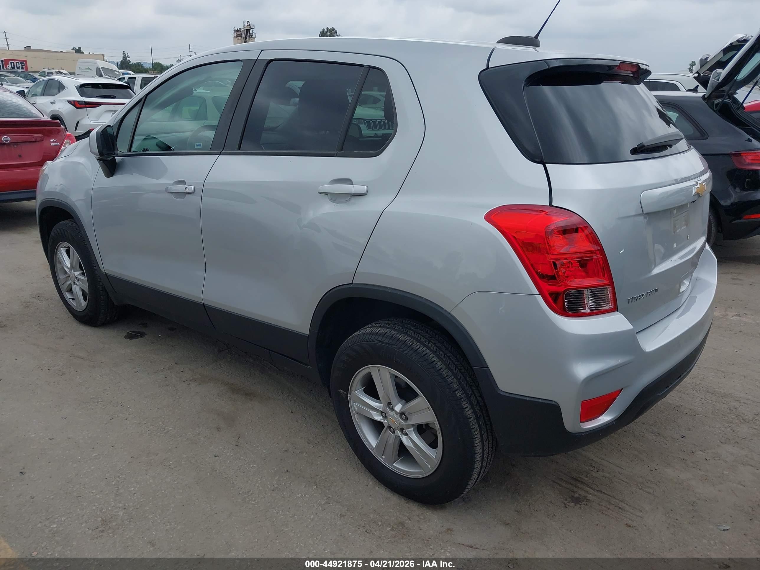 CHEVROLET TRAX image 3