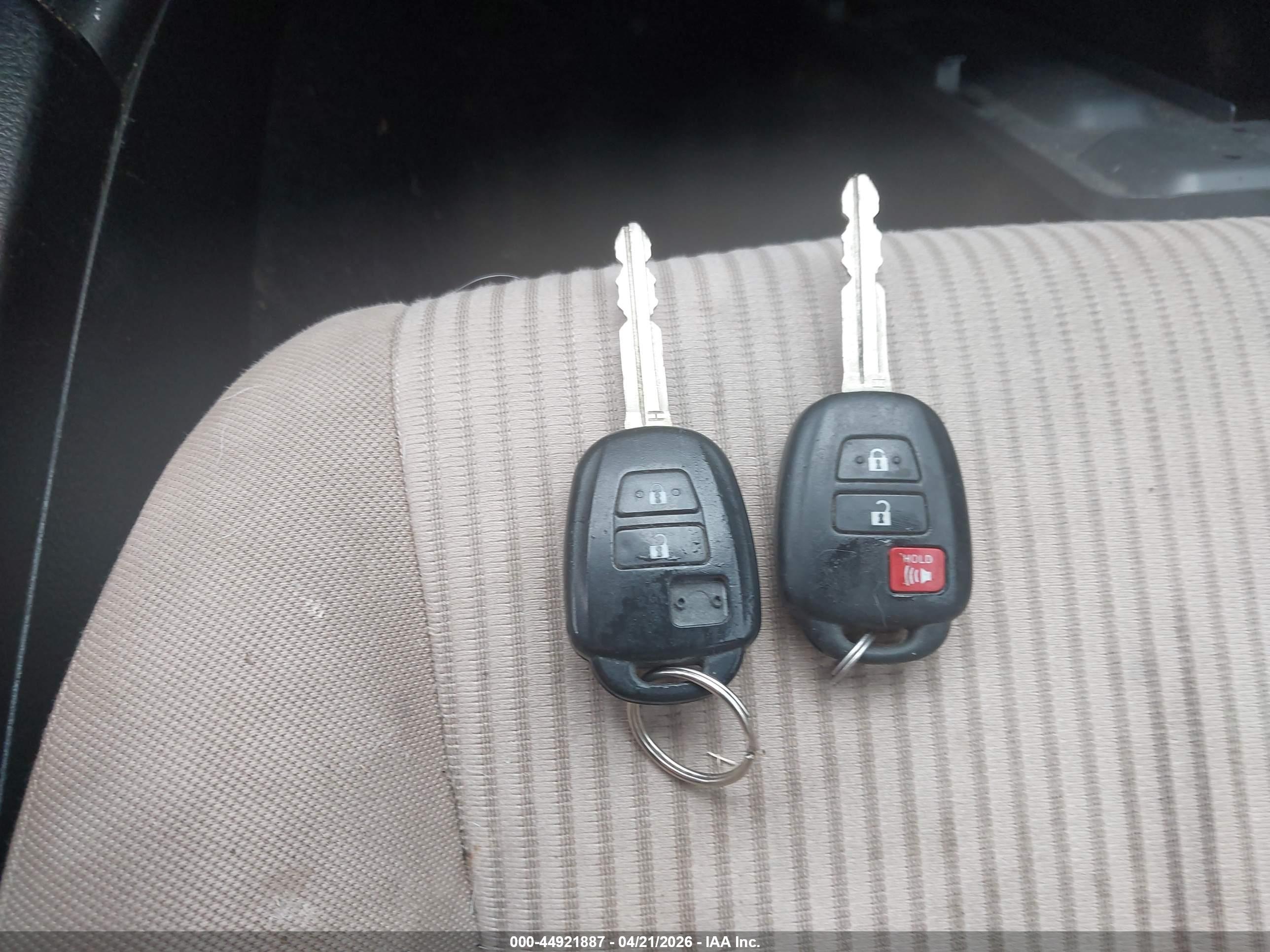 TOYOTA RAV4 image 11