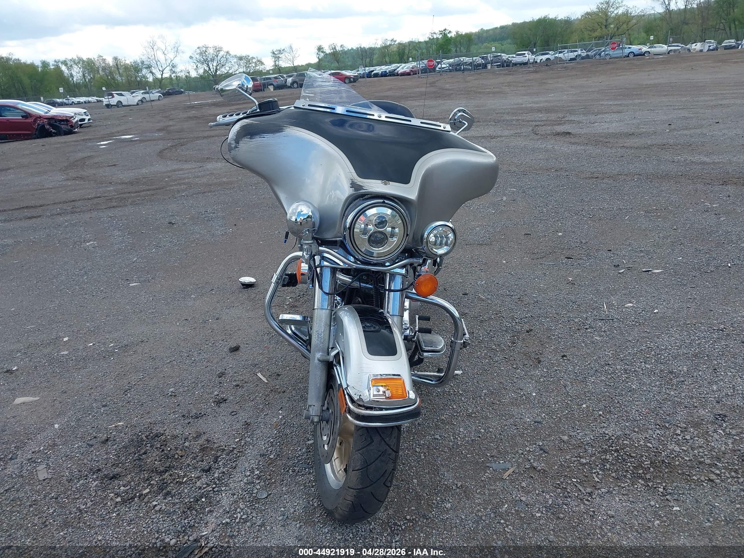HARLEY-DAVIDSON FLHTC image 5