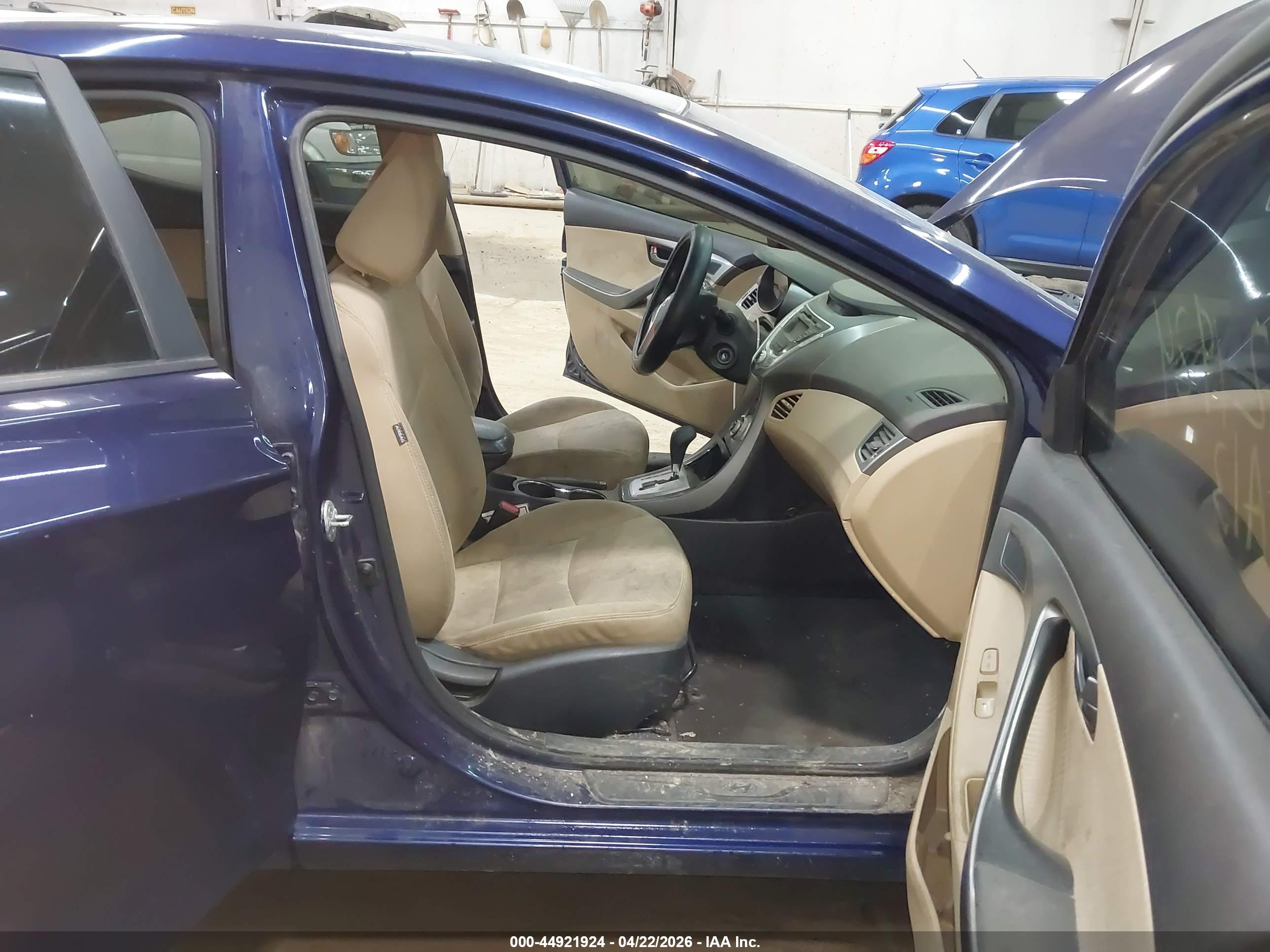 HYUNDAI ELANTRA image 5
