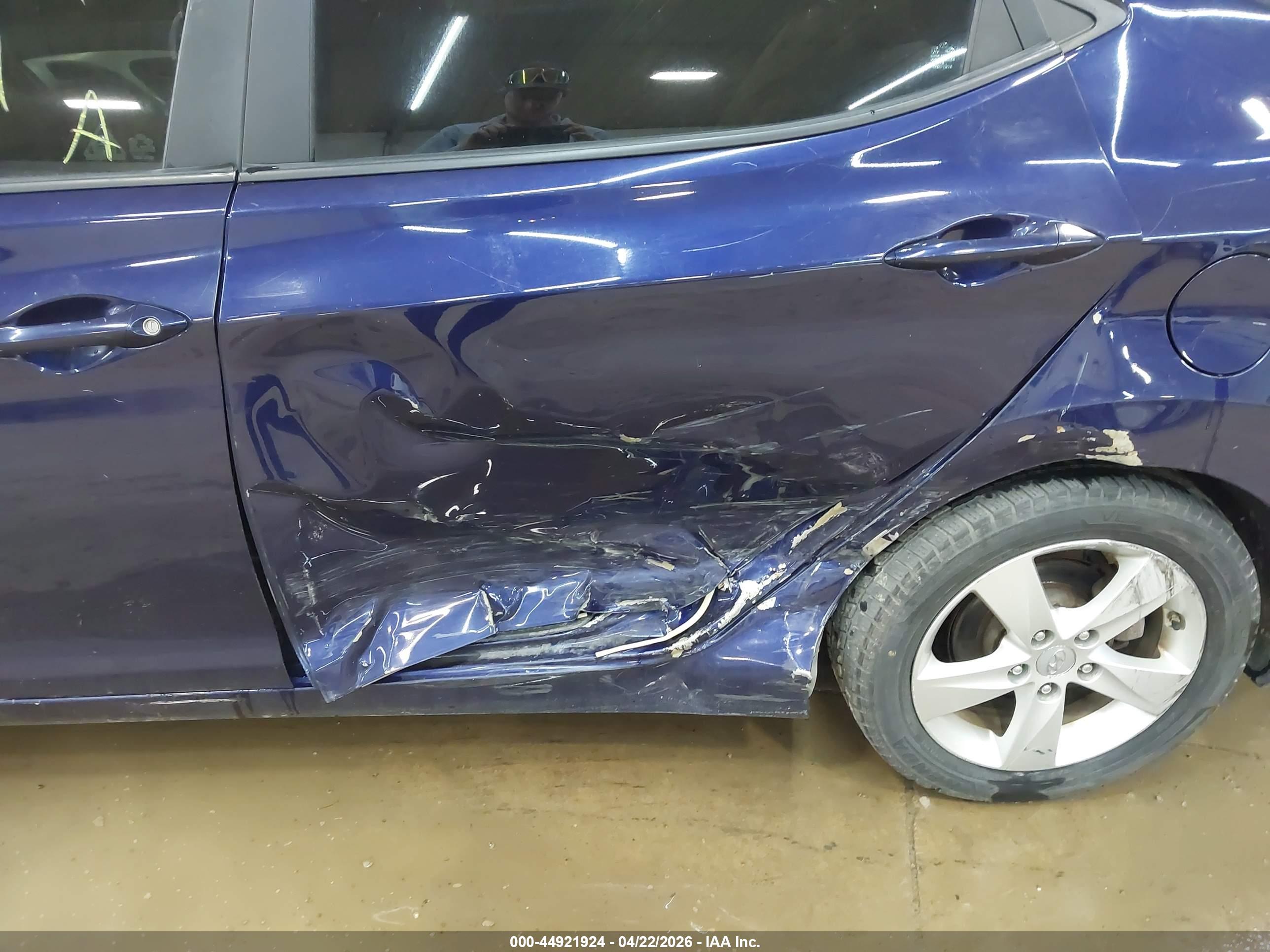 HYUNDAI ELANTRA image 6