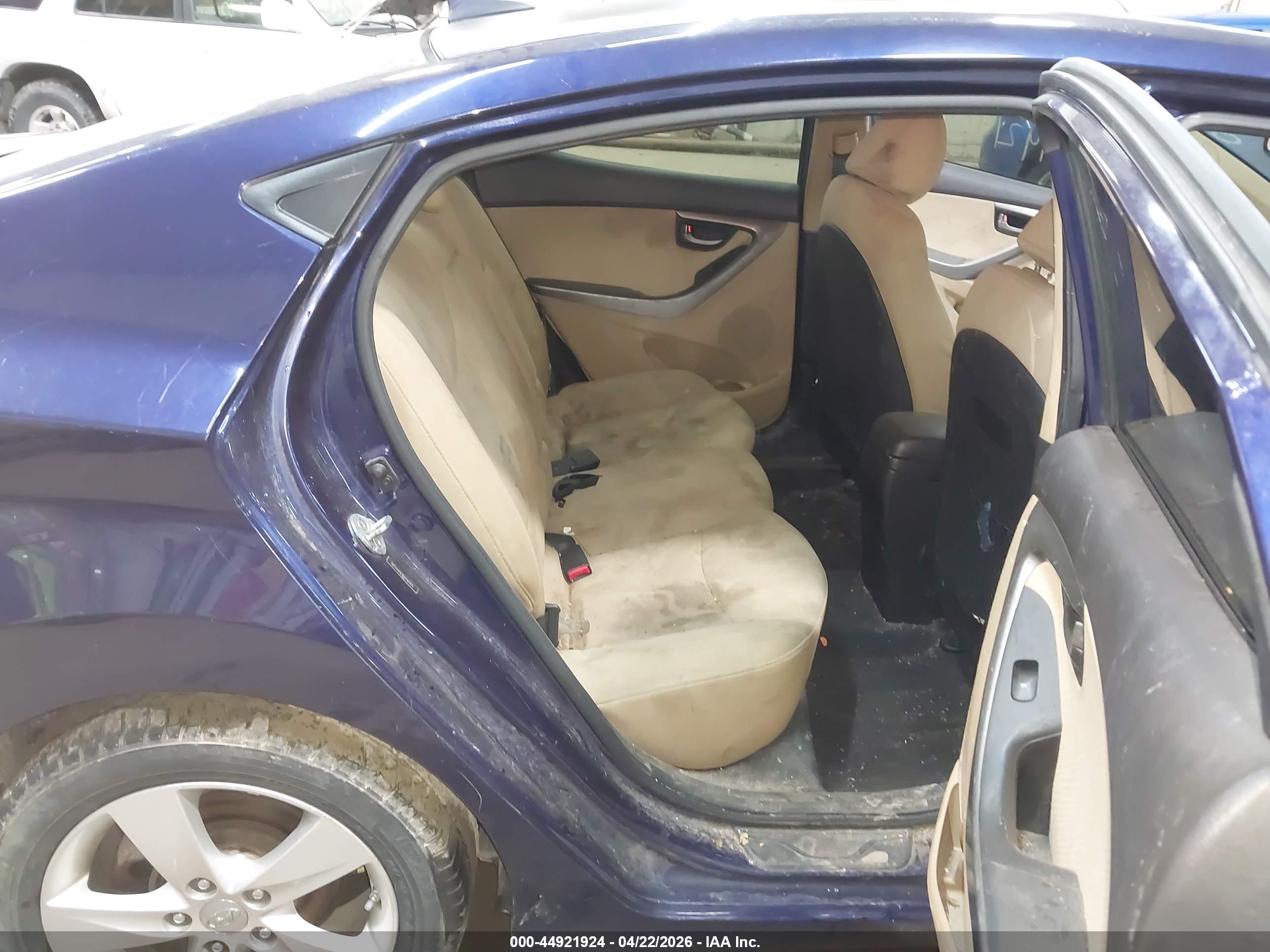 HYUNDAI ELANTRA image 8
