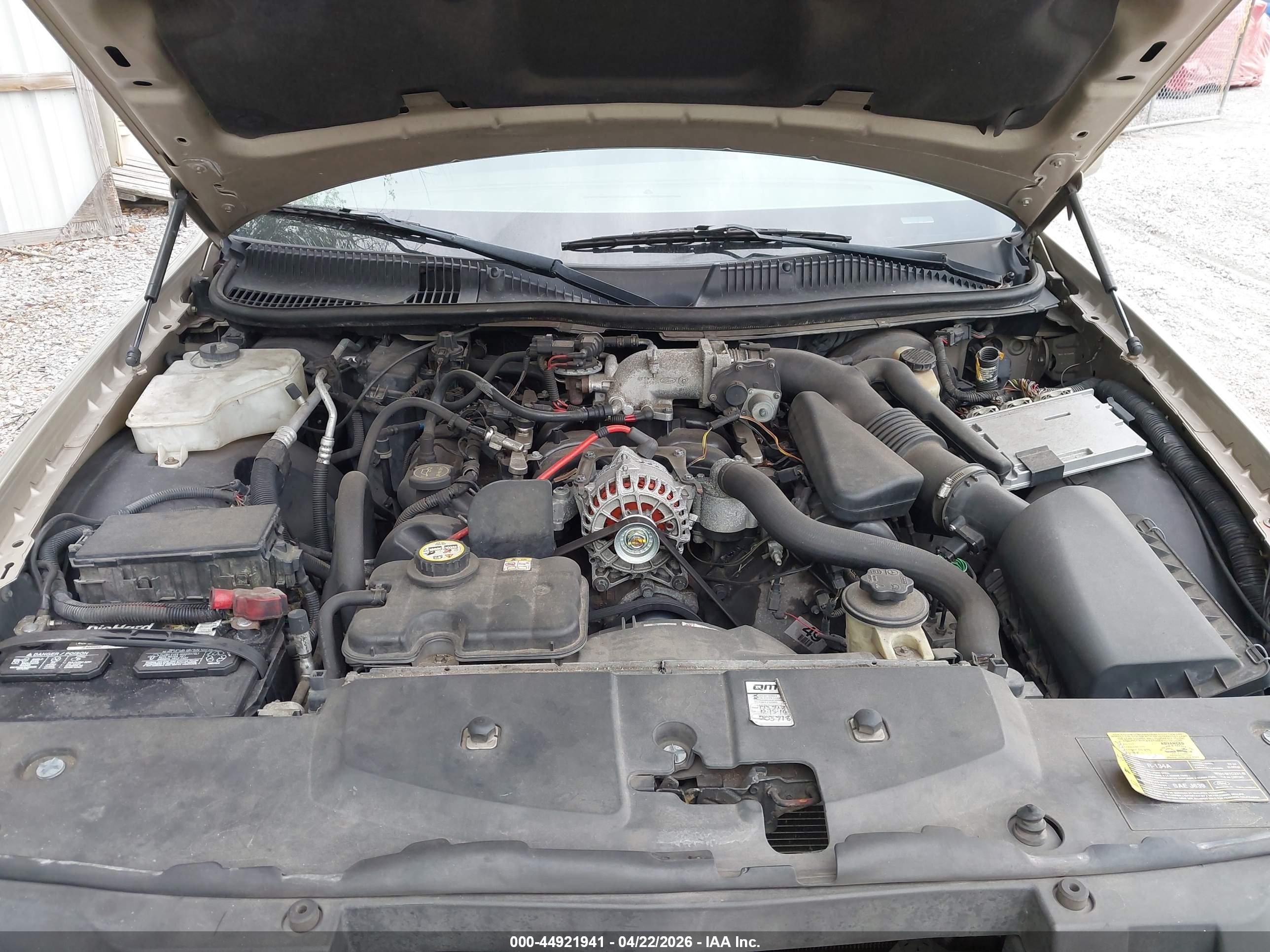 LINCOLN TOWN image 10
