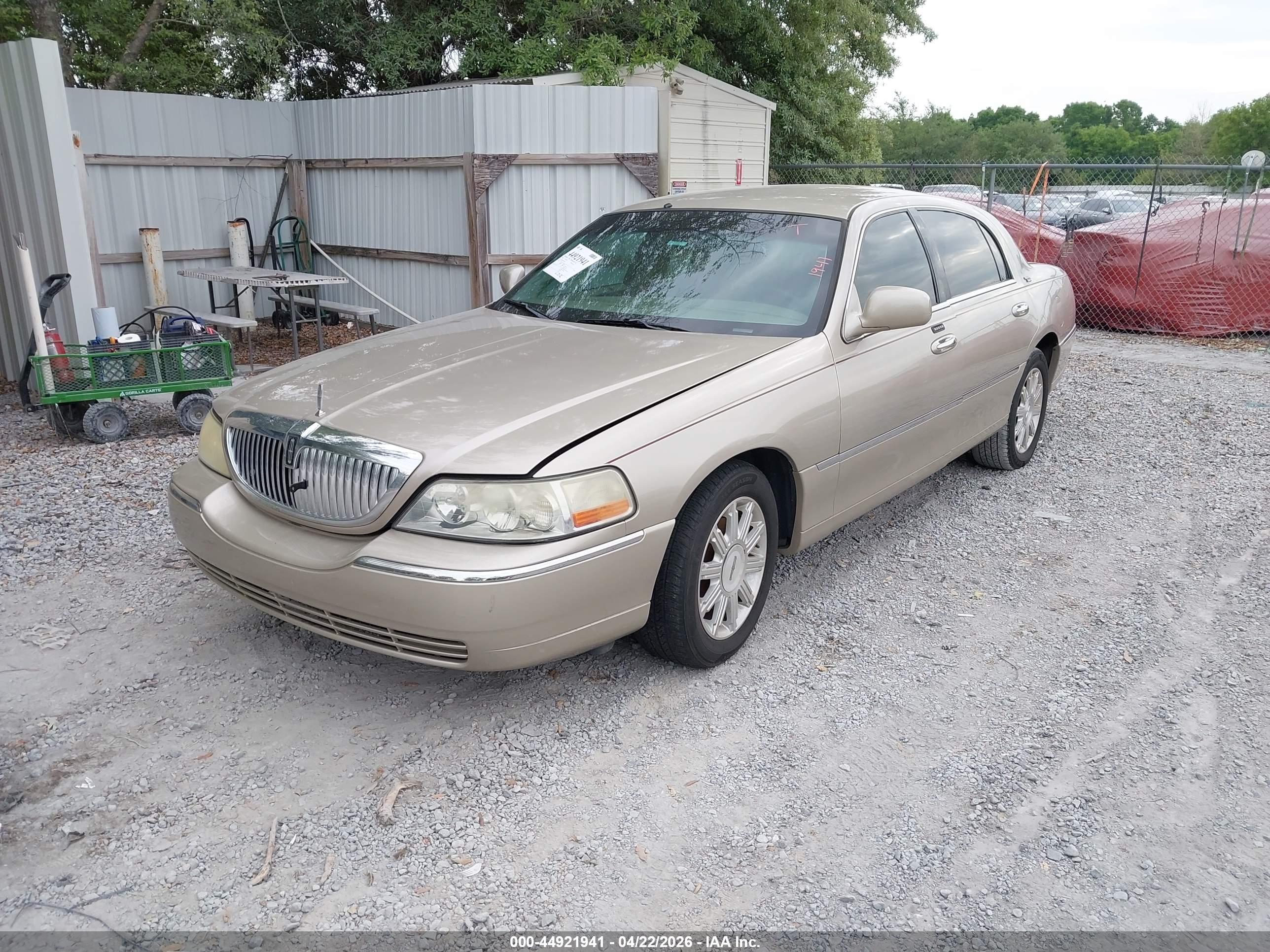 LINCOLN TOWN image 2