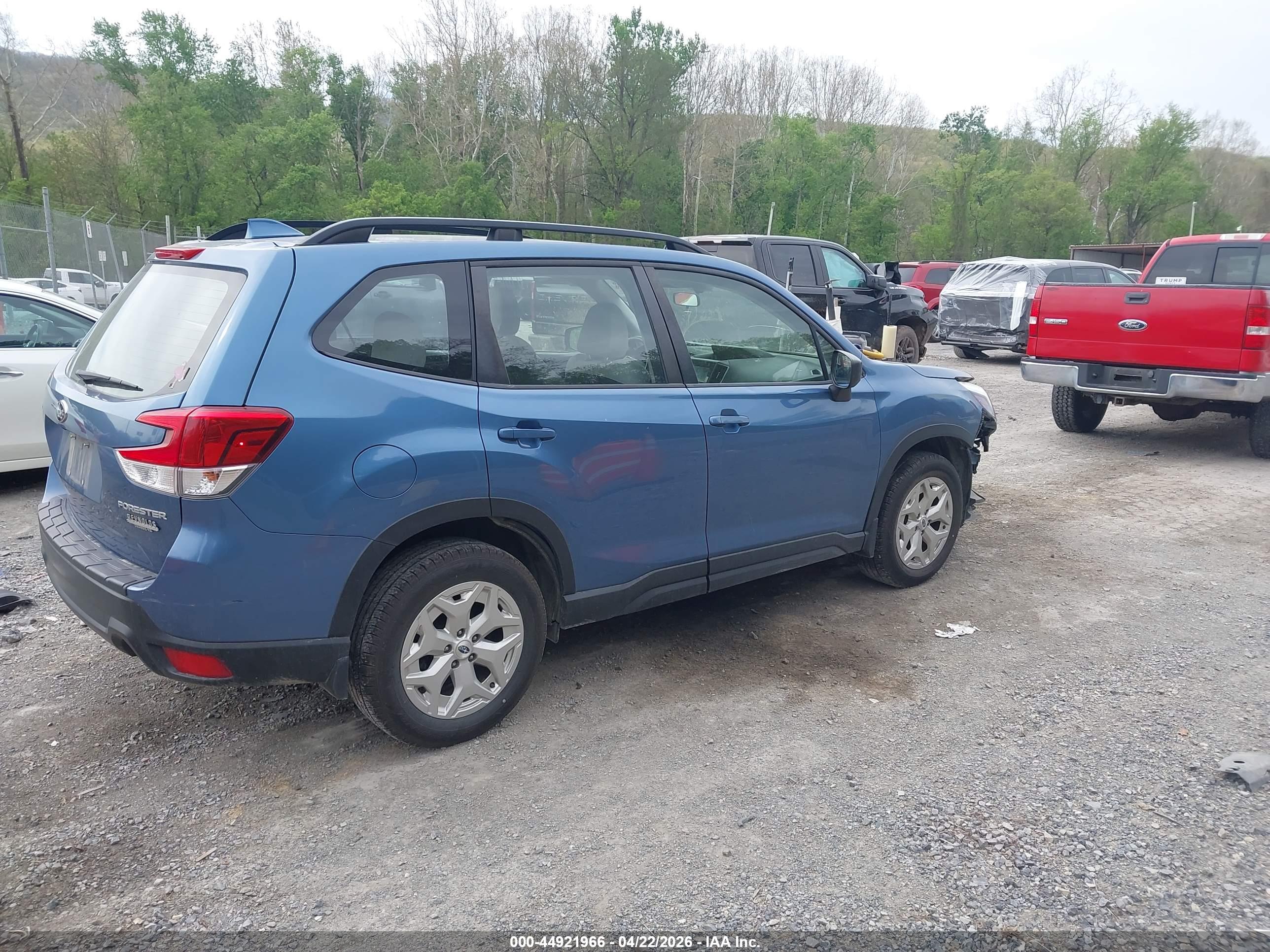 SUBARU FORESTER image 4
