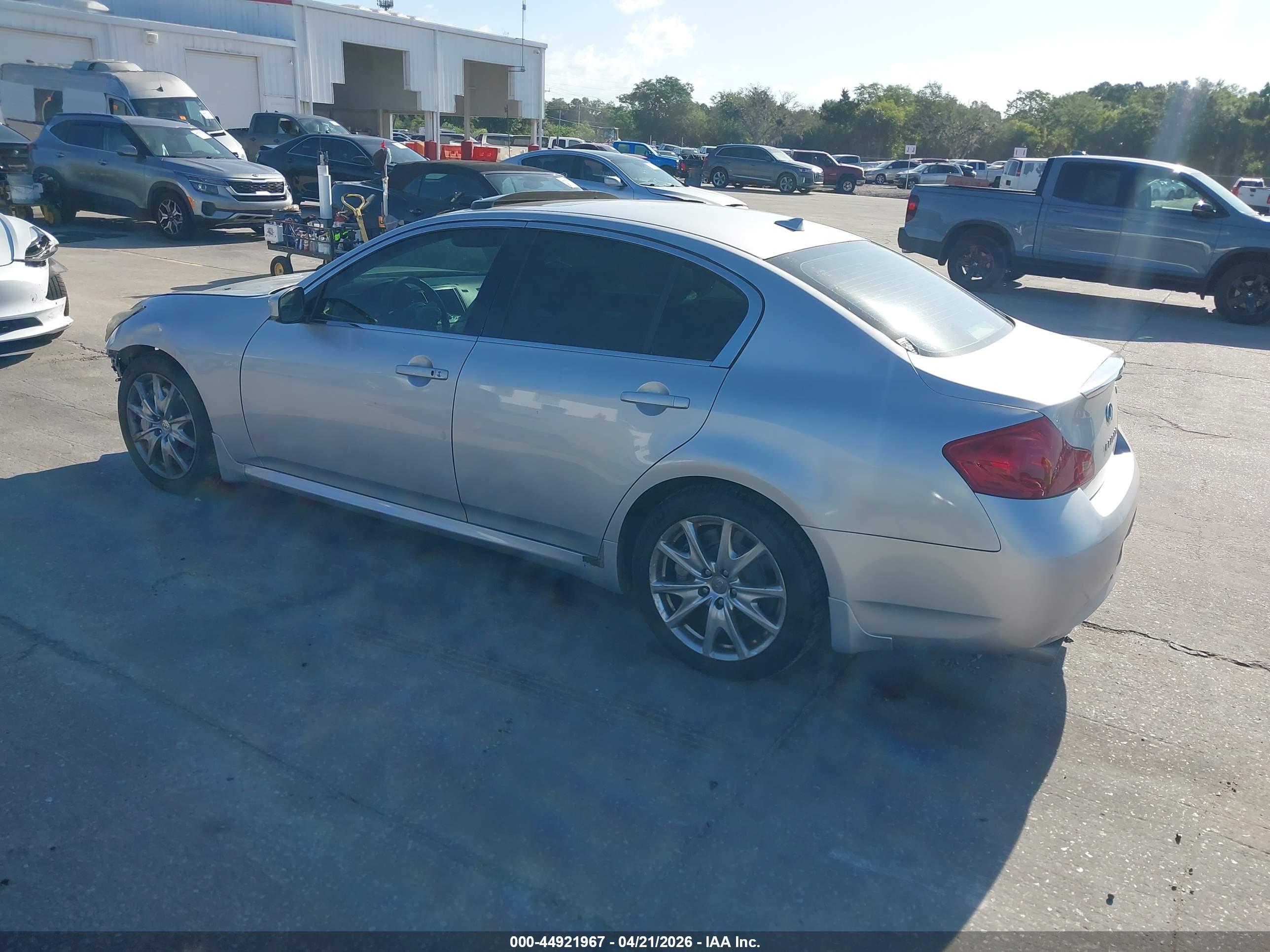 INFINITI G37 image 3