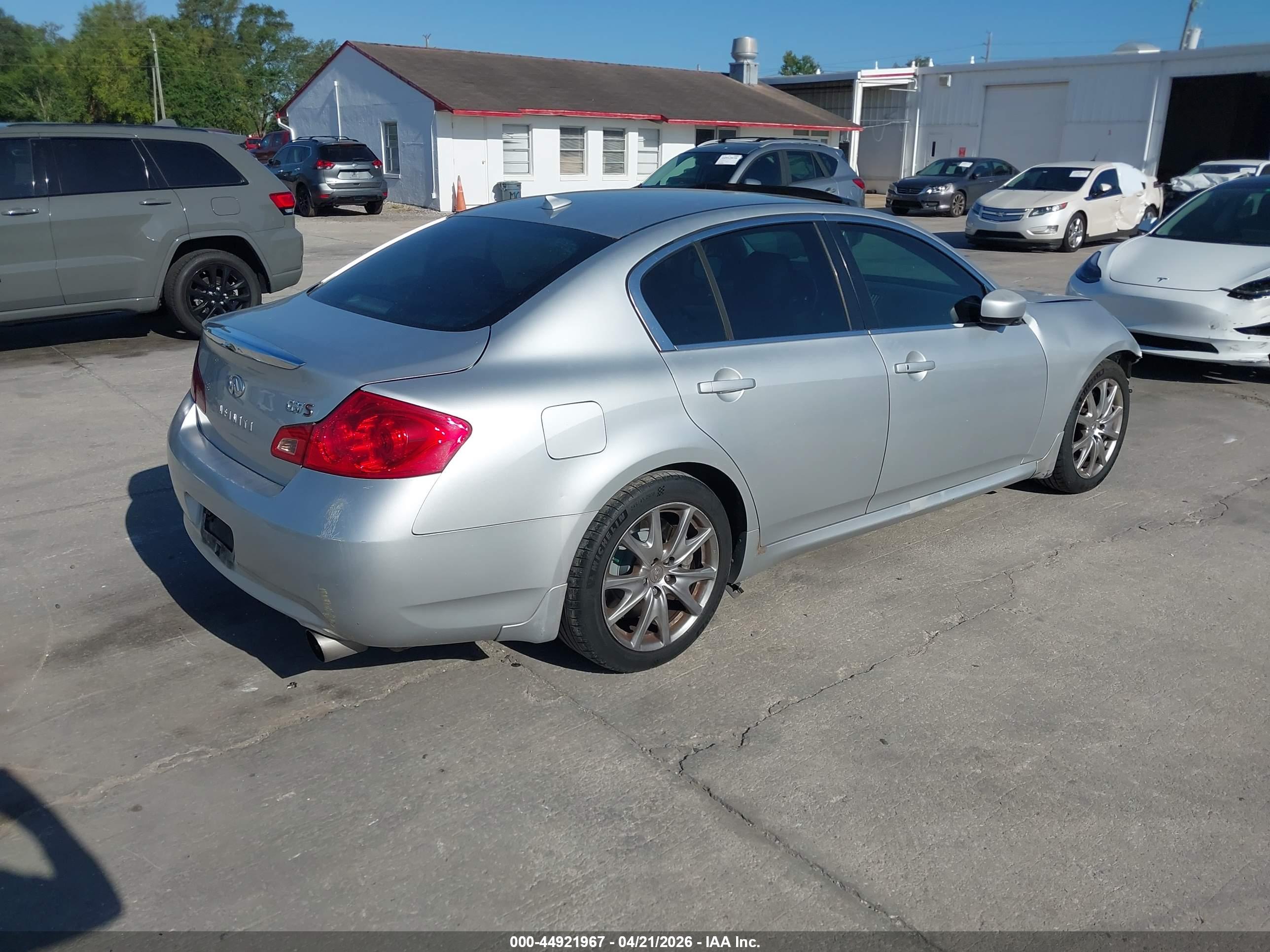 INFINITI G37 image 4