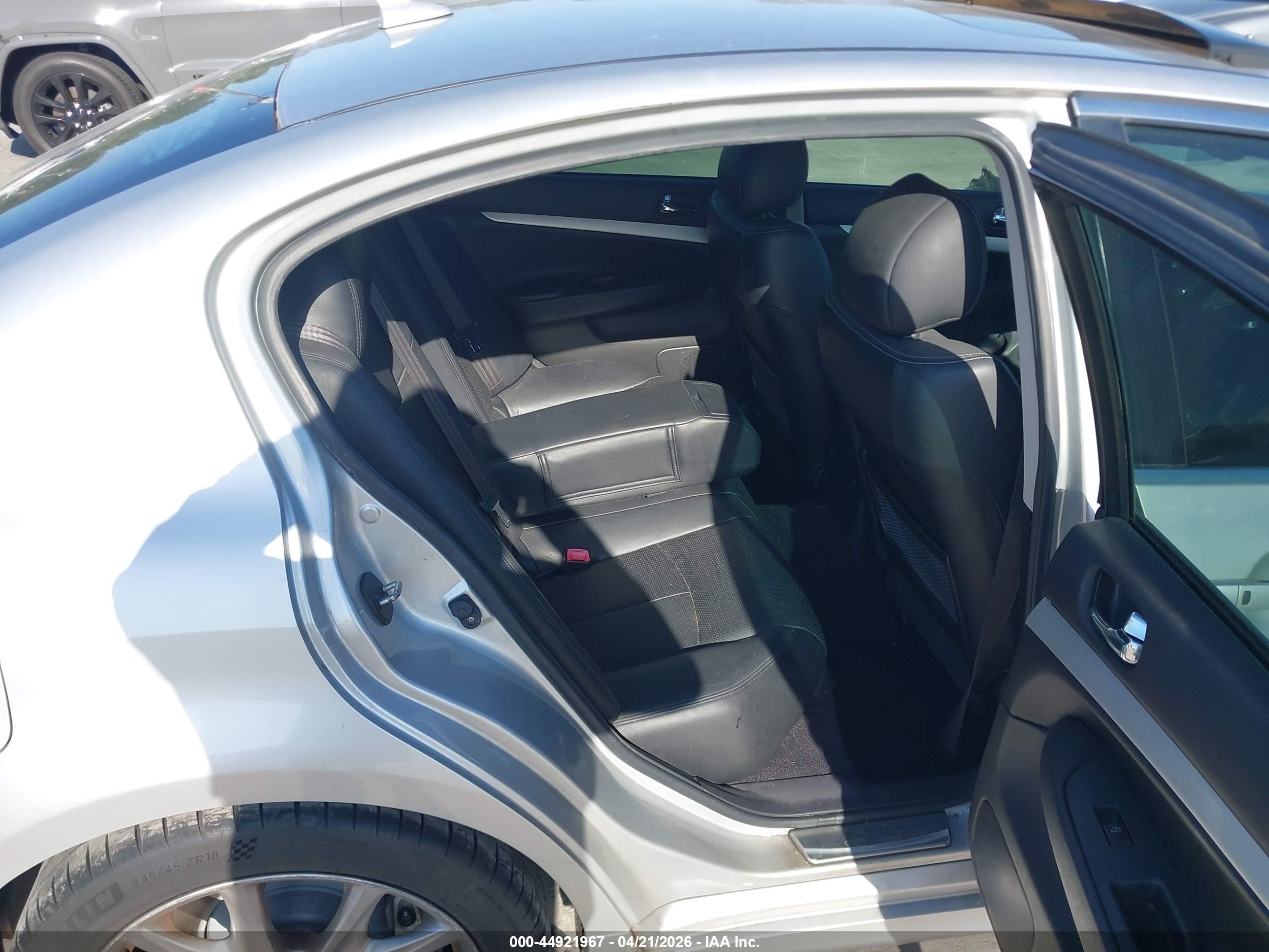 INFINITI G37 image 8