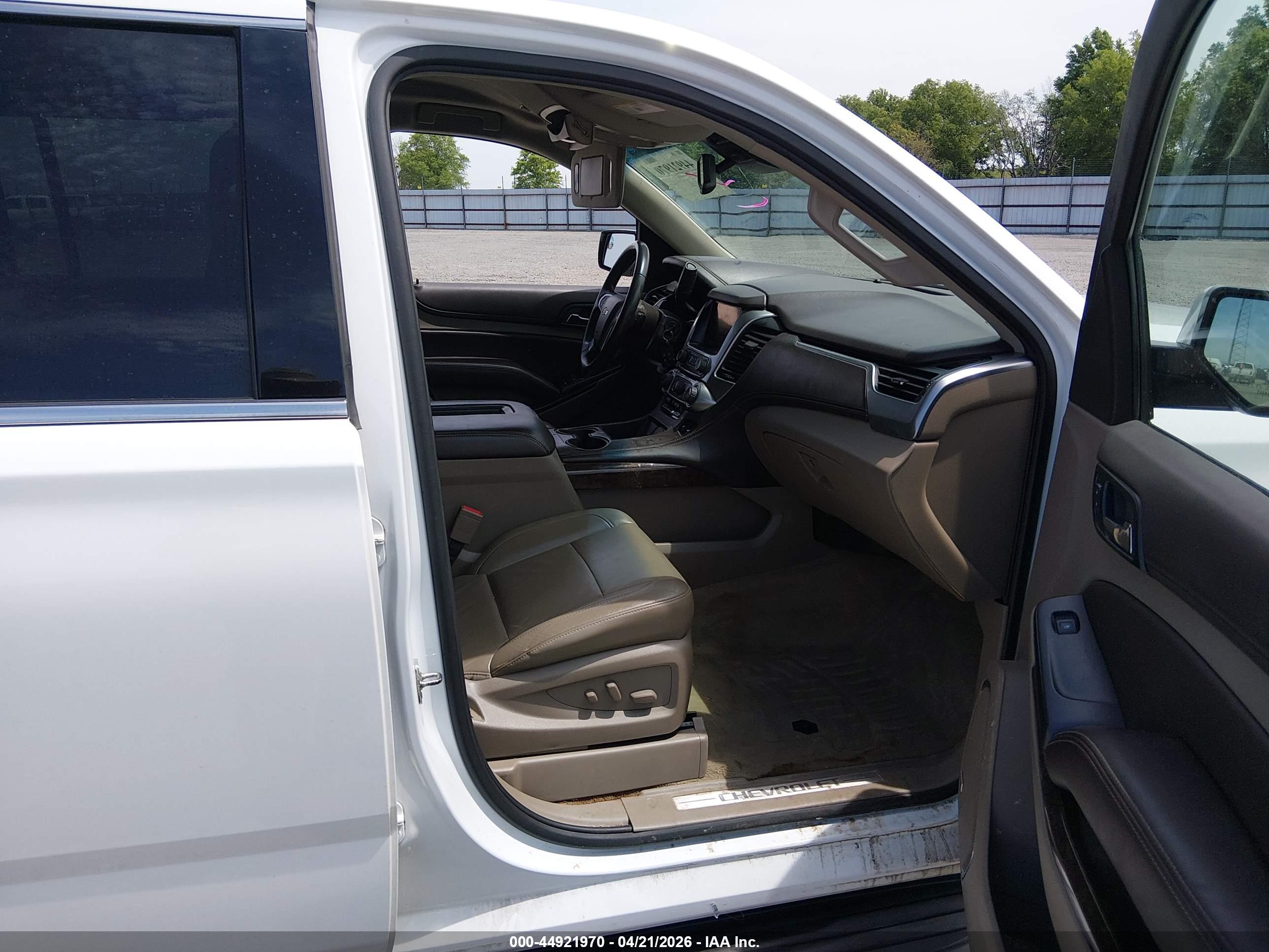 CHEVROLET SUBURBAN image 5