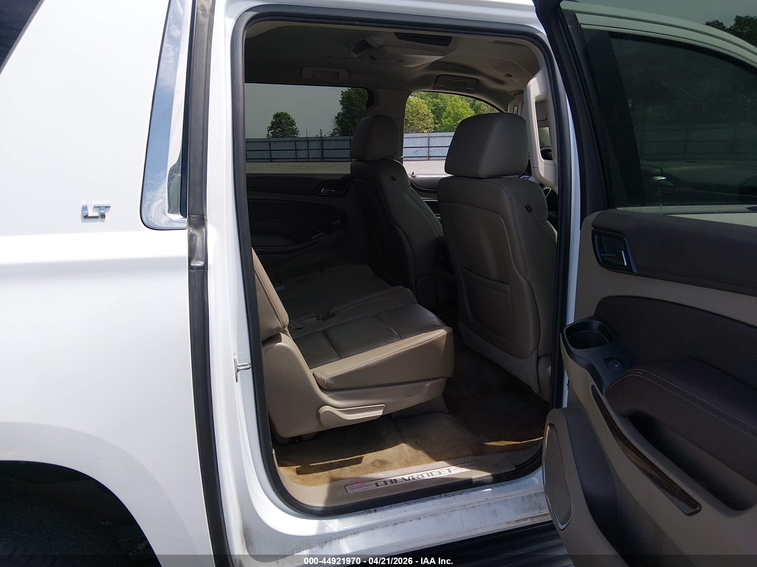 CHEVROLET SUBURBAN image 8