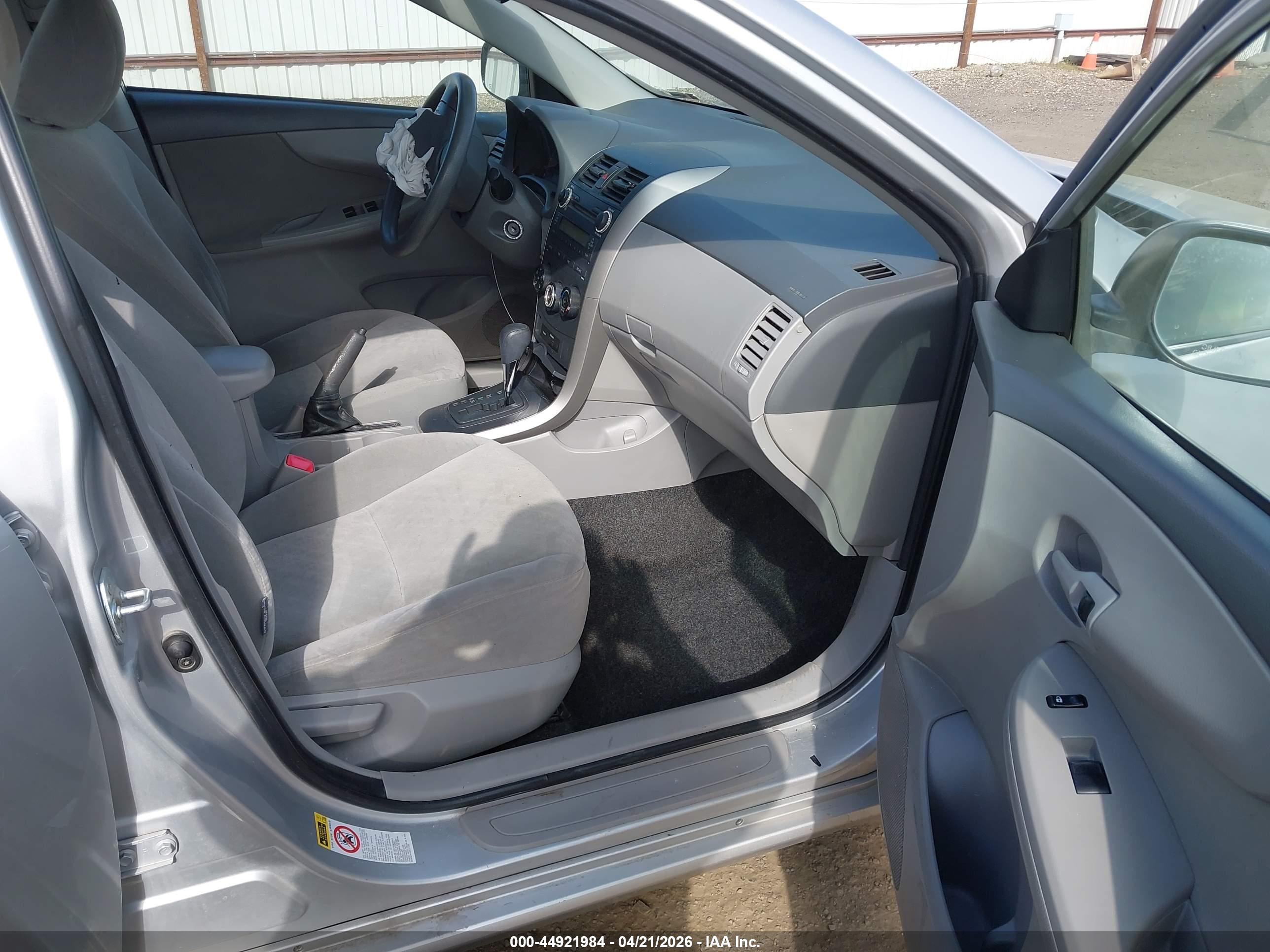 TOYOTA COROLLA image 5