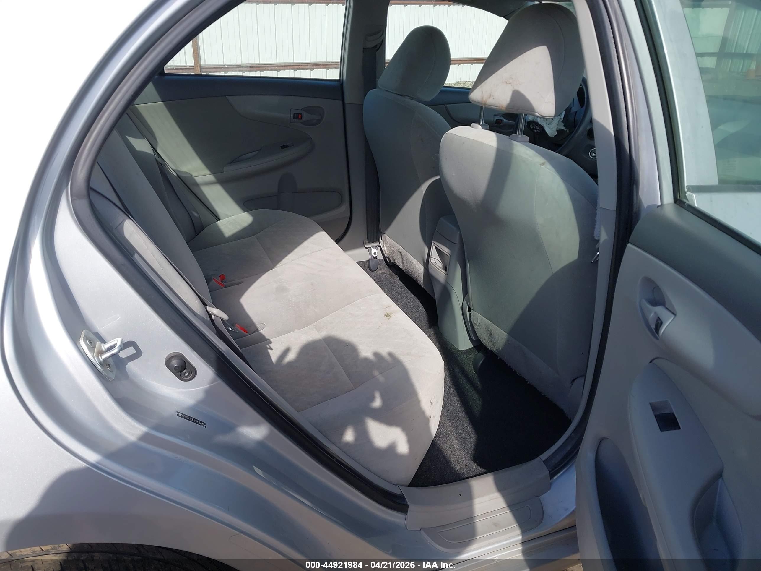 TOYOTA COROLLA image 8