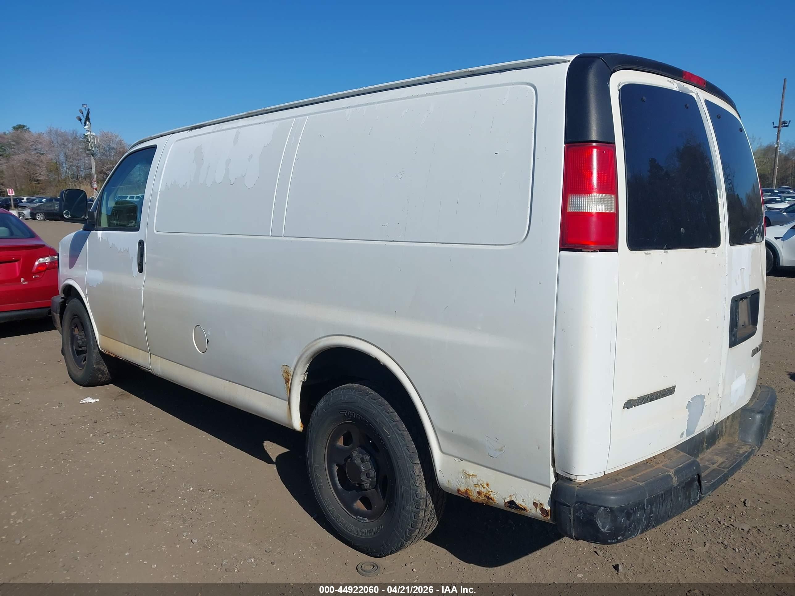 CHEVROLET EXPRESS image 3