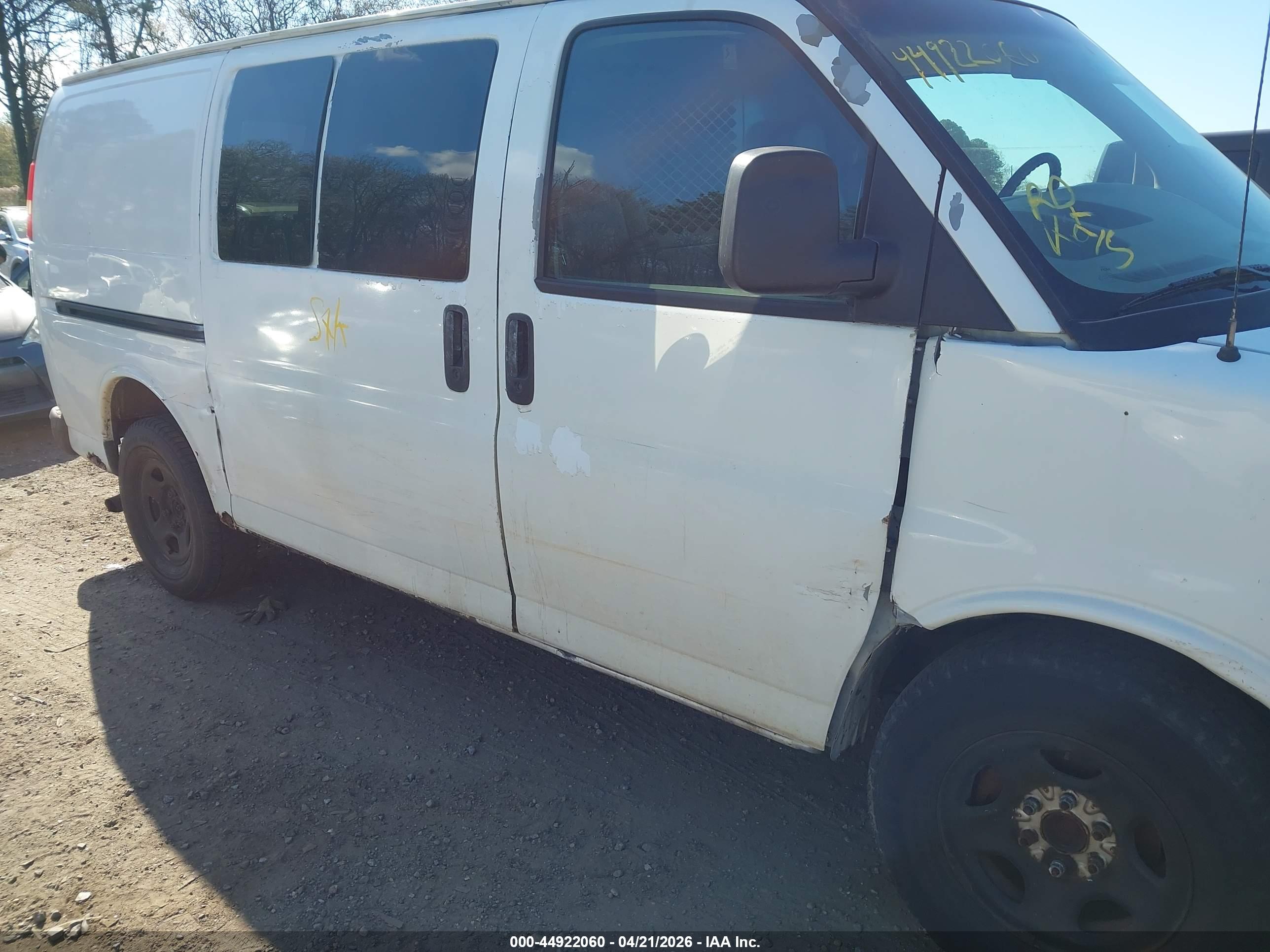 CHEVROLET EXPRESS image 6