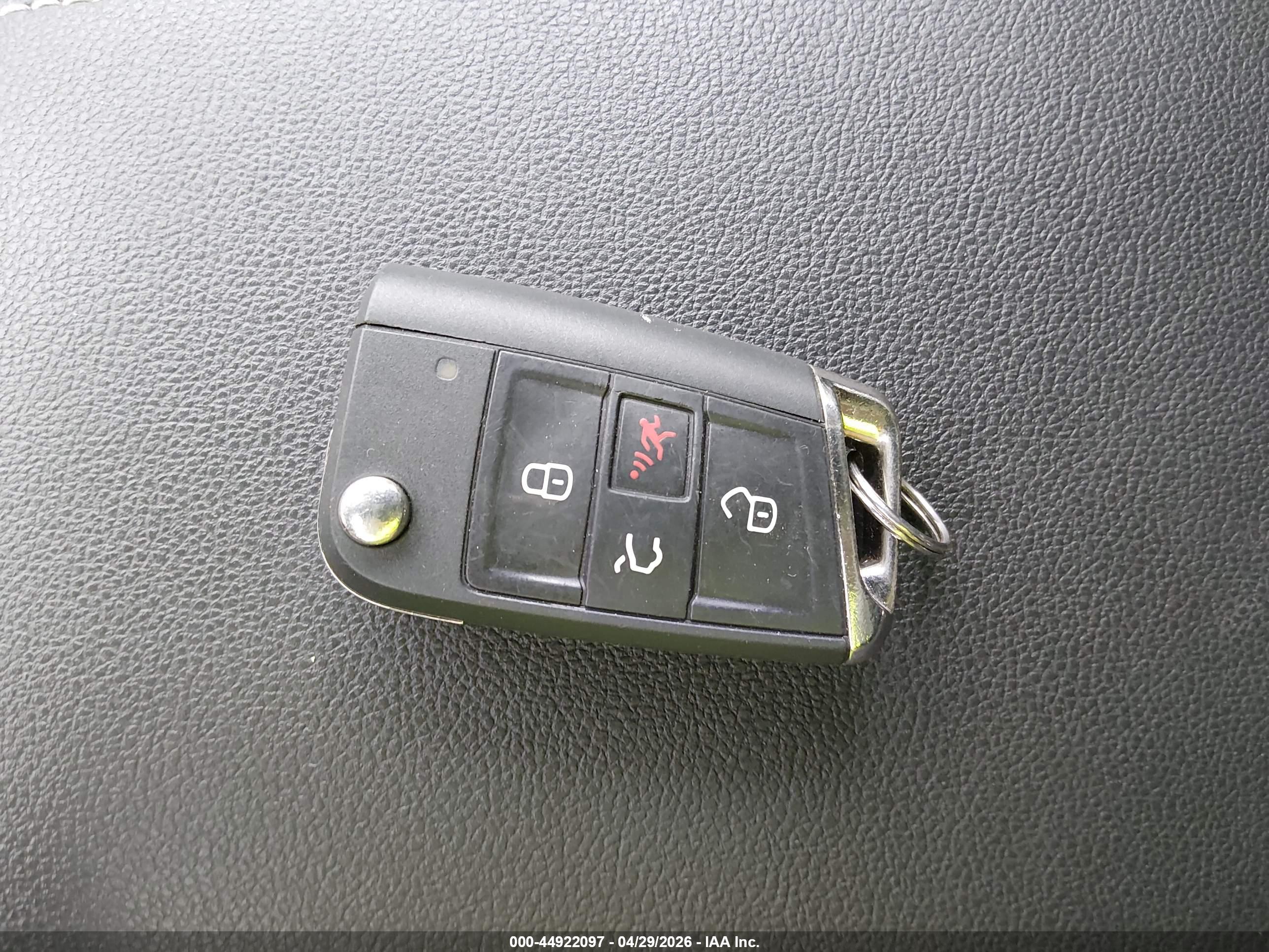 VOLKSWAGEN TIGUAN image 11