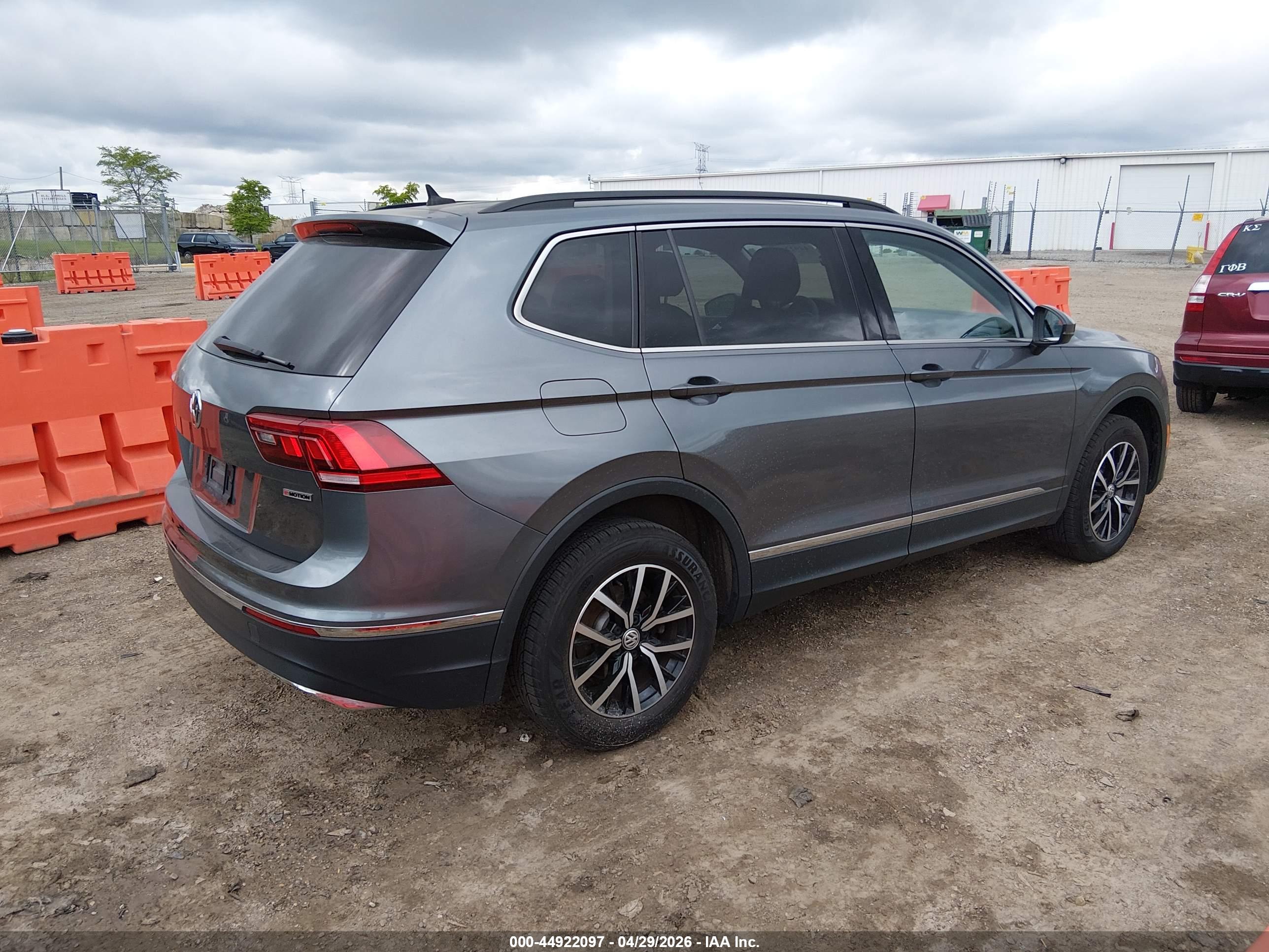 VOLKSWAGEN TIGUAN image 4
