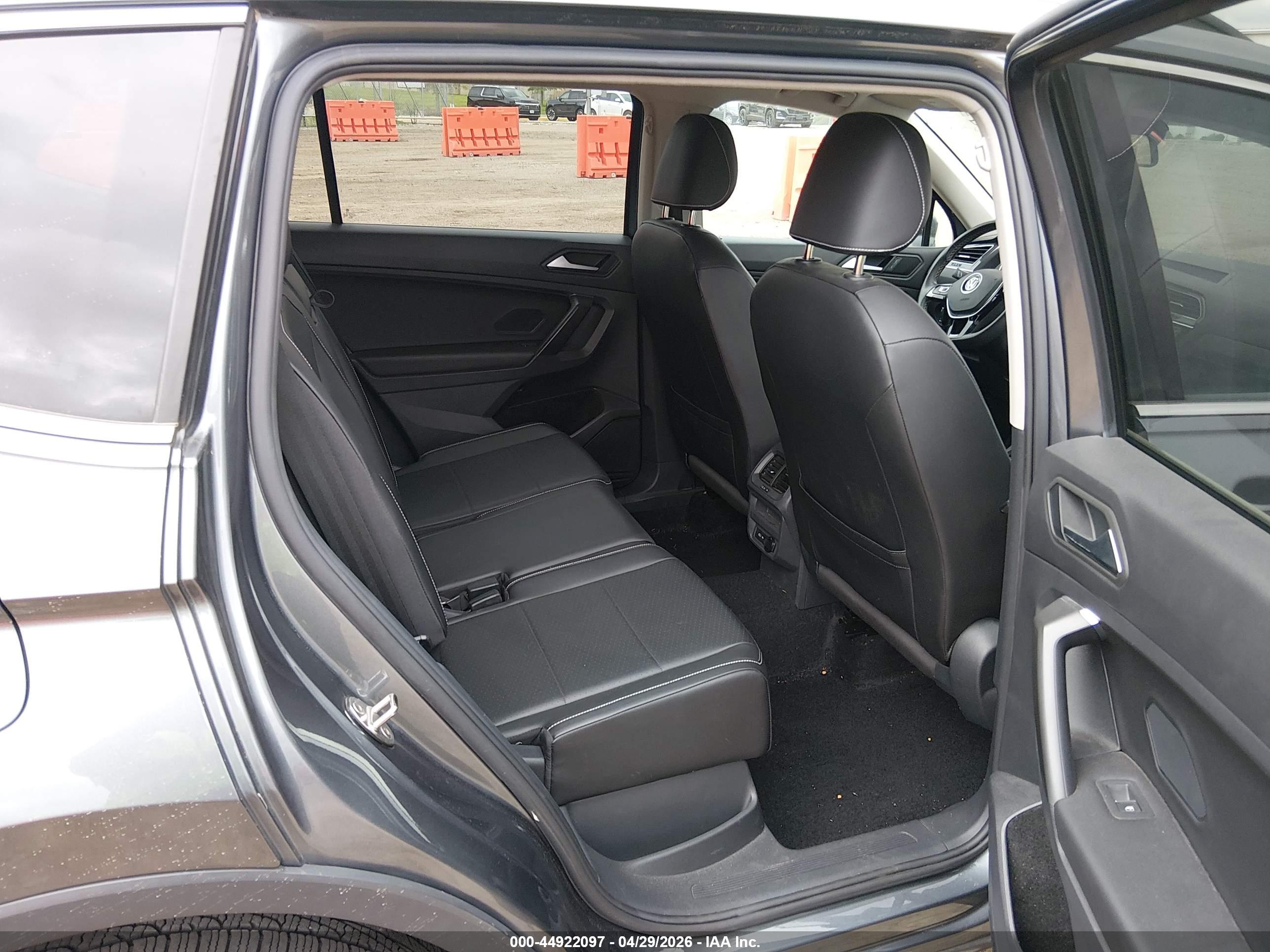 VOLKSWAGEN TIGUAN image 8
