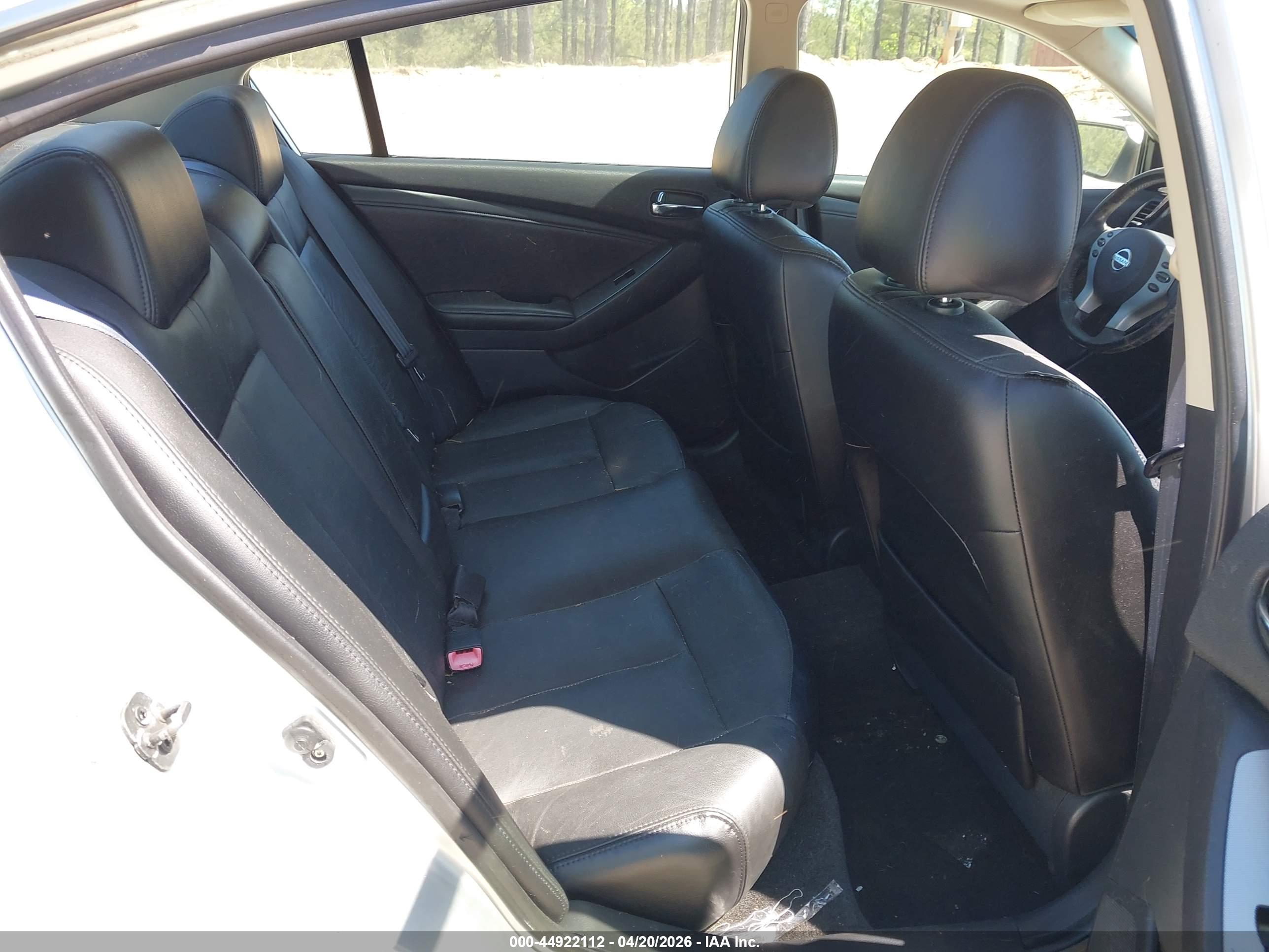 NISSAN ALTIMA image 8