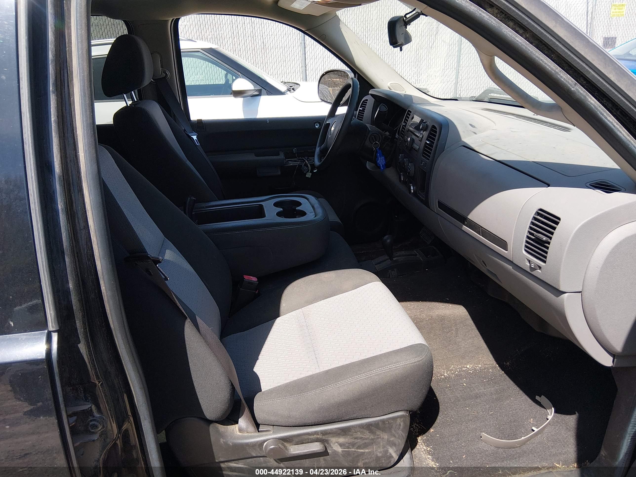 CHEVROLET SILVERADO image 5