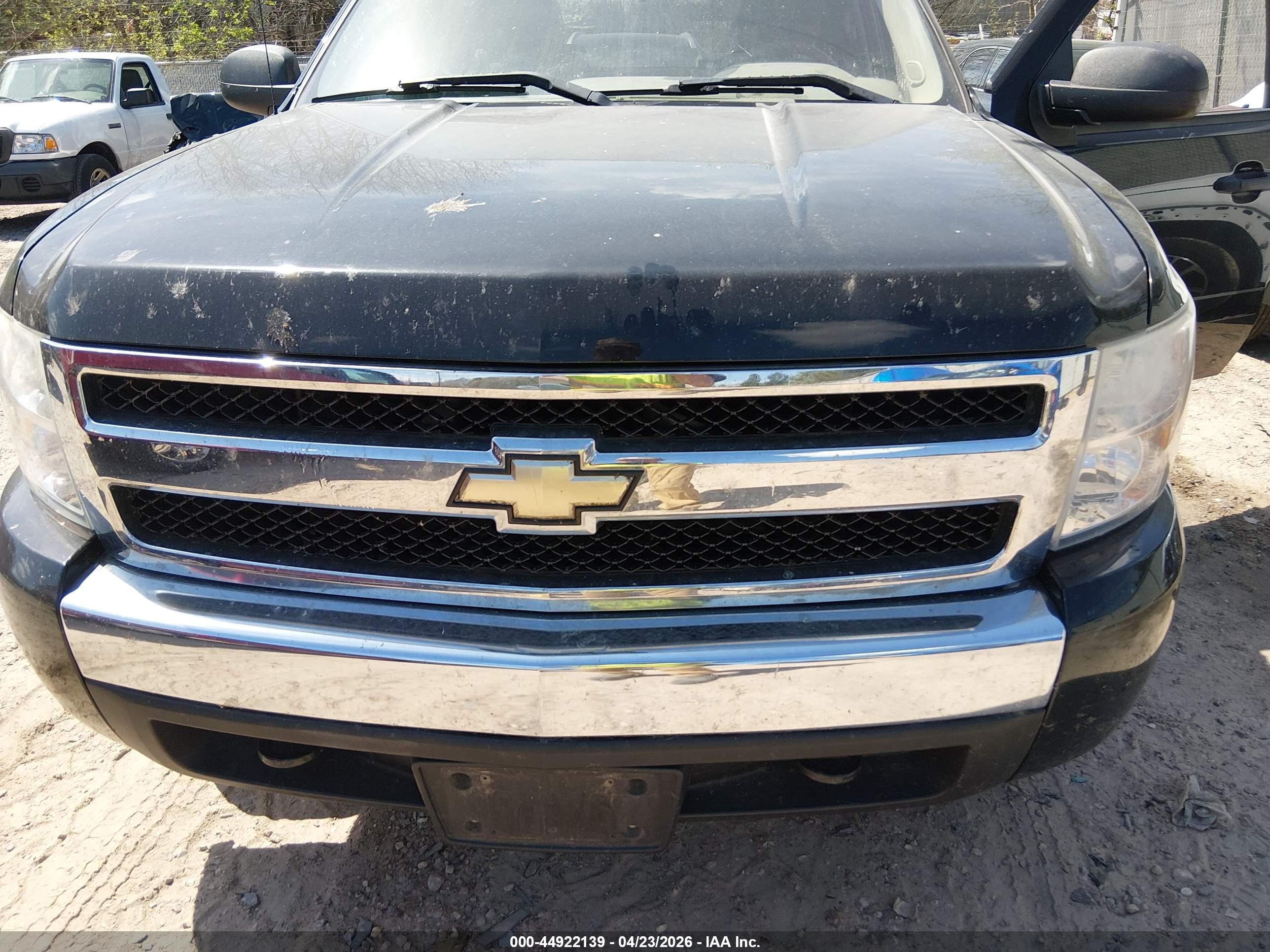 CHEVROLET SILVERADO image 6