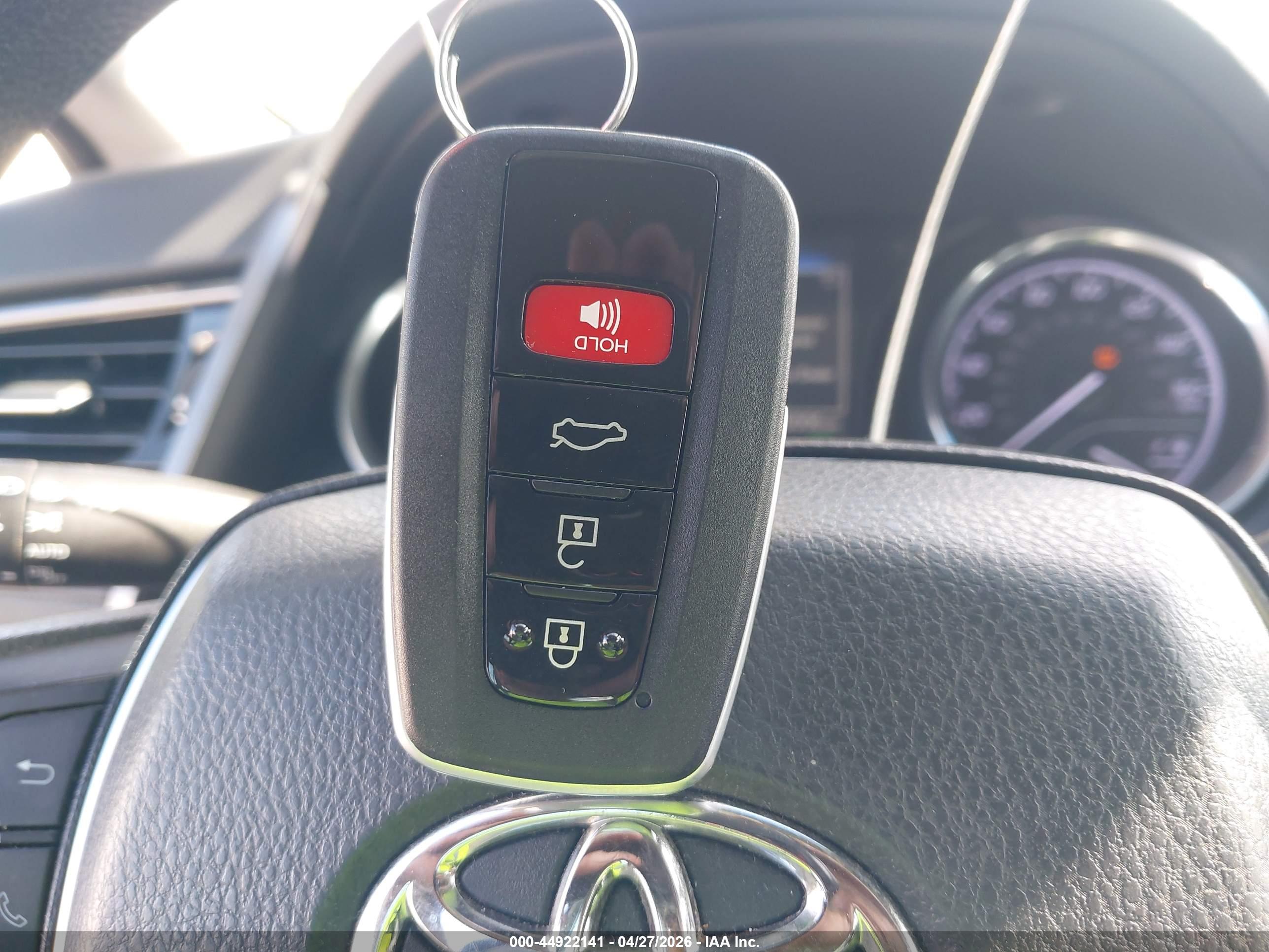 TOYOTA CAMRY image 11