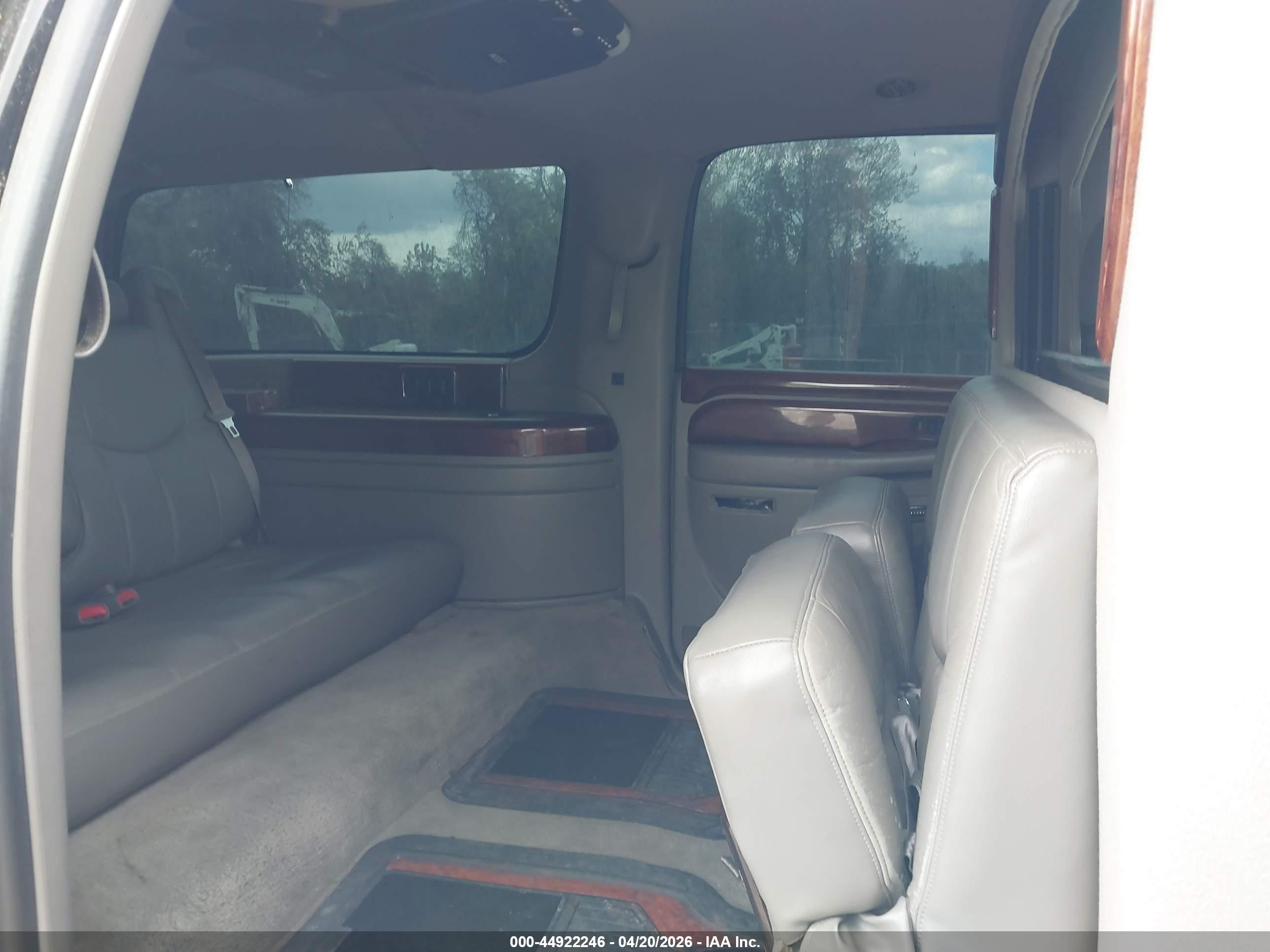 CADILLAC ESCALADE image 8