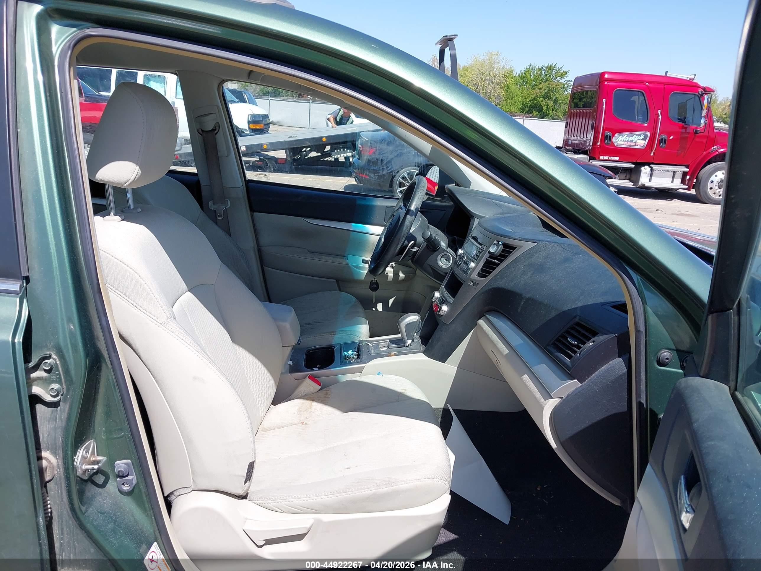 SUBARU OUTBACK image 5