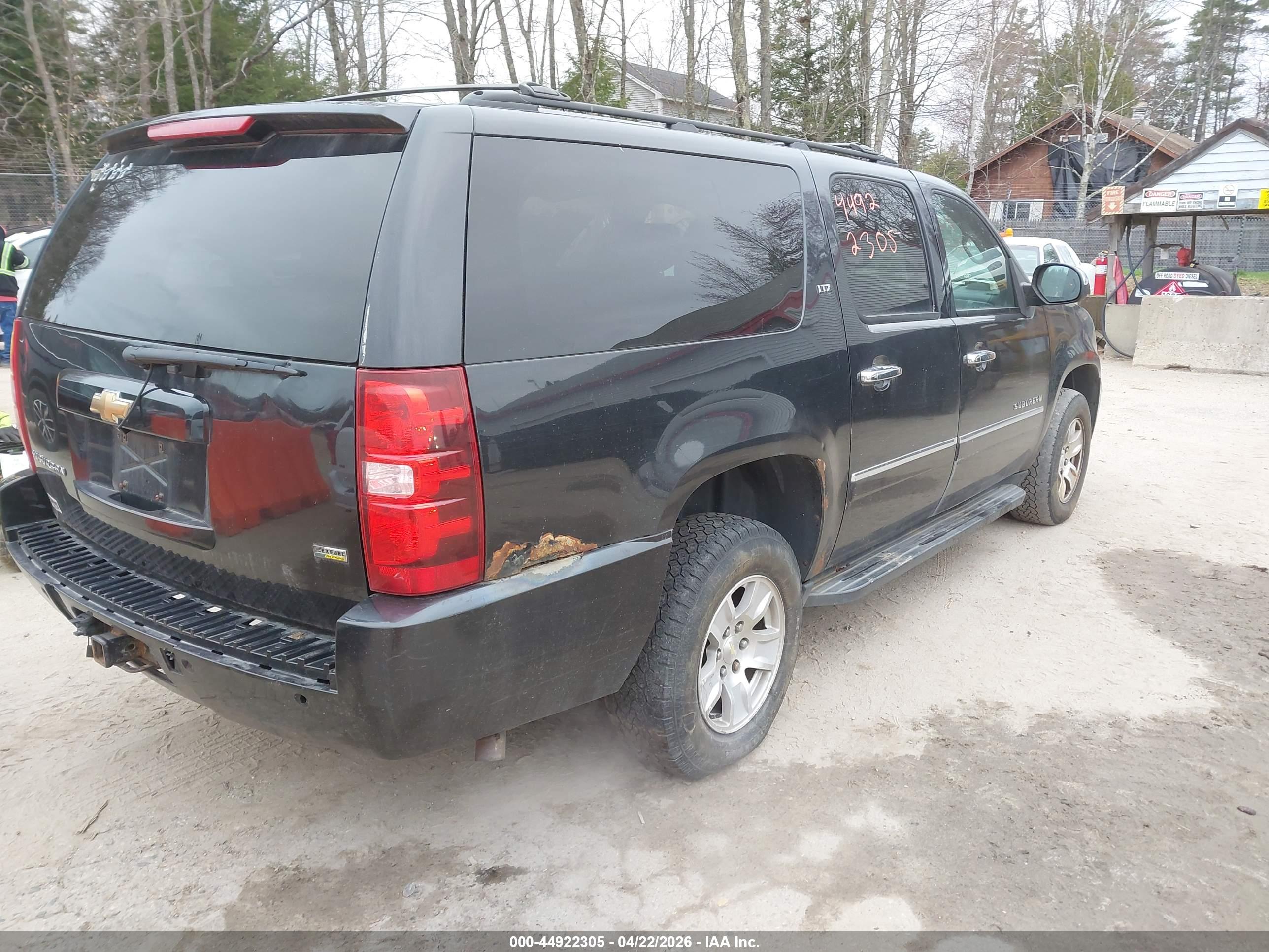 CHEVROLET SUBURBAN image 4