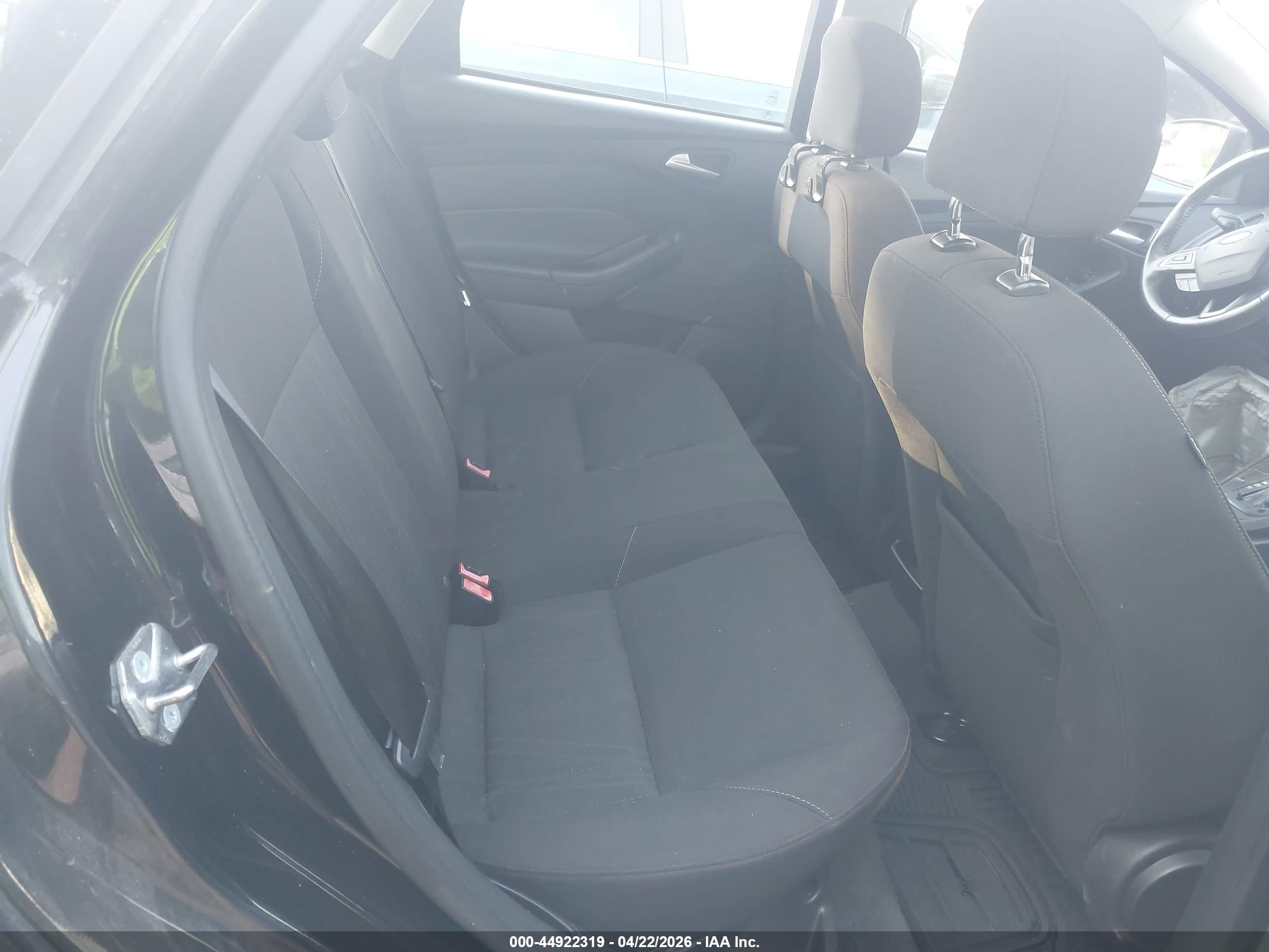 FORD FOCUS image 8