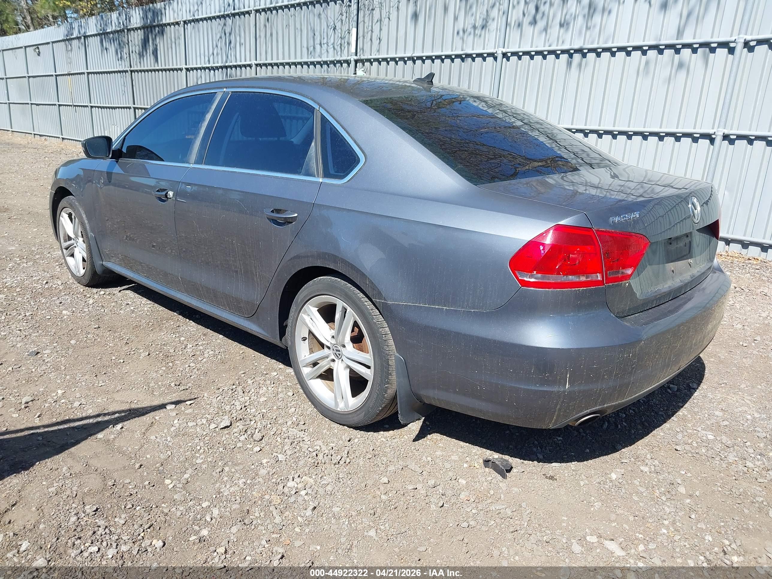 VOLKSWAGEN PASSAT image 3