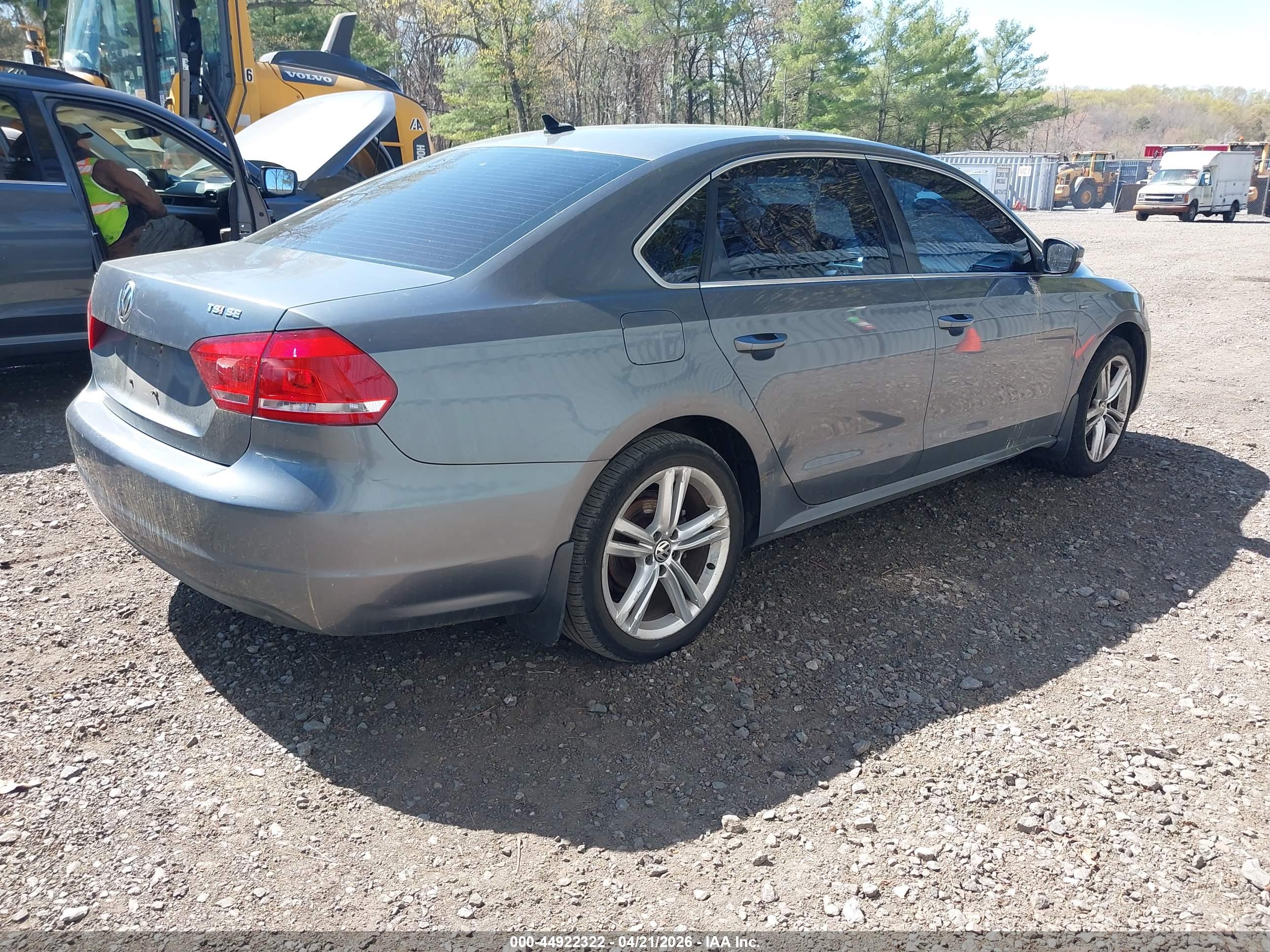VOLKSWAGEN PASSAT image 4