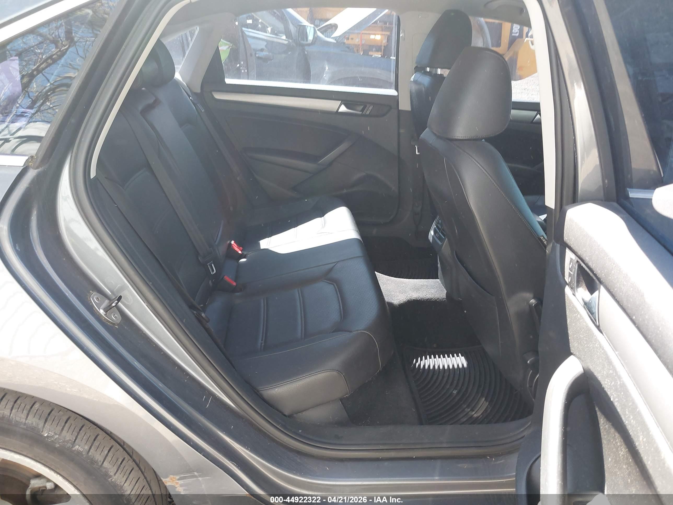 VOLKSWAGEN PASSAT image 8