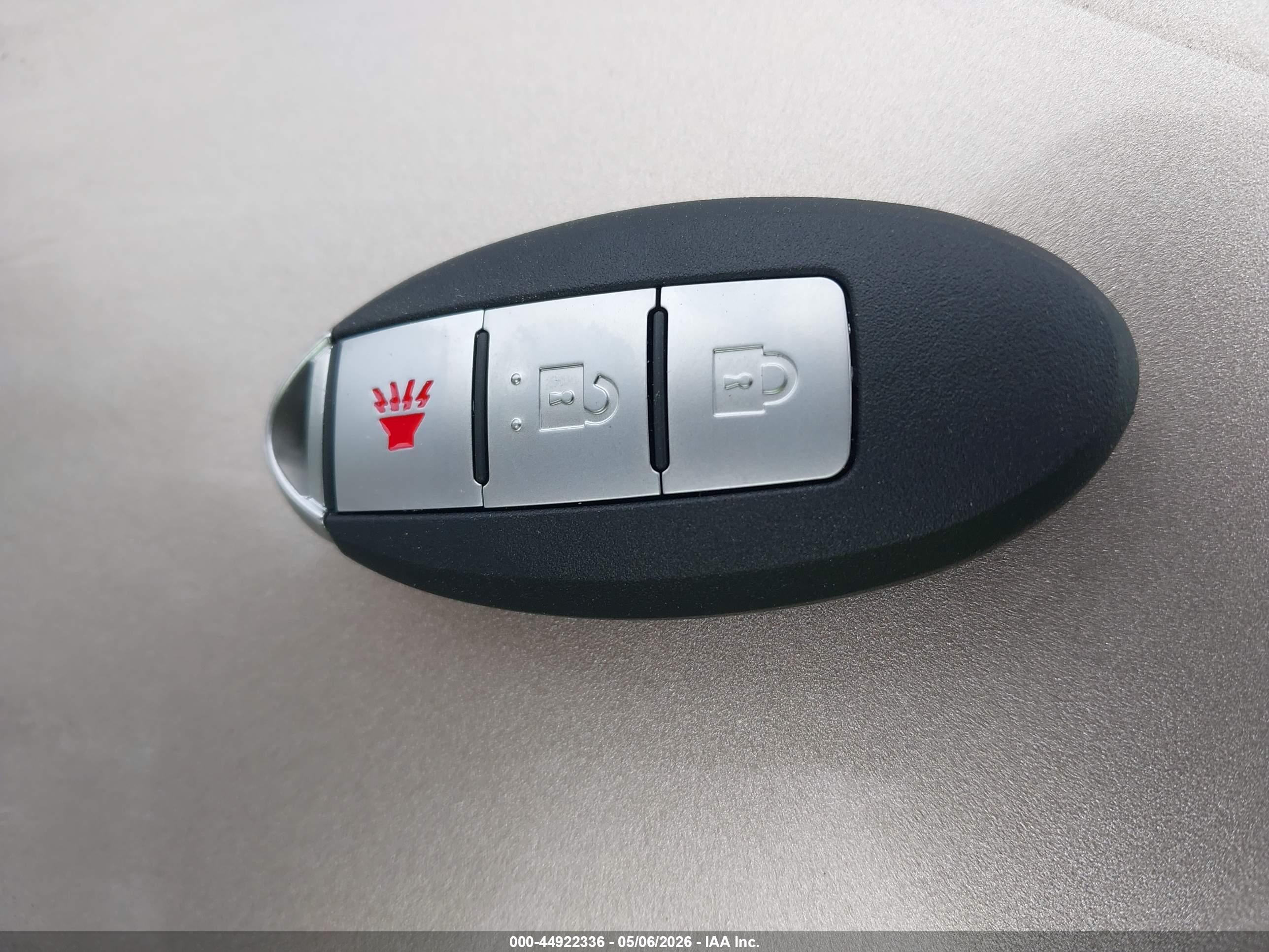 NISSAN LEAF image 11