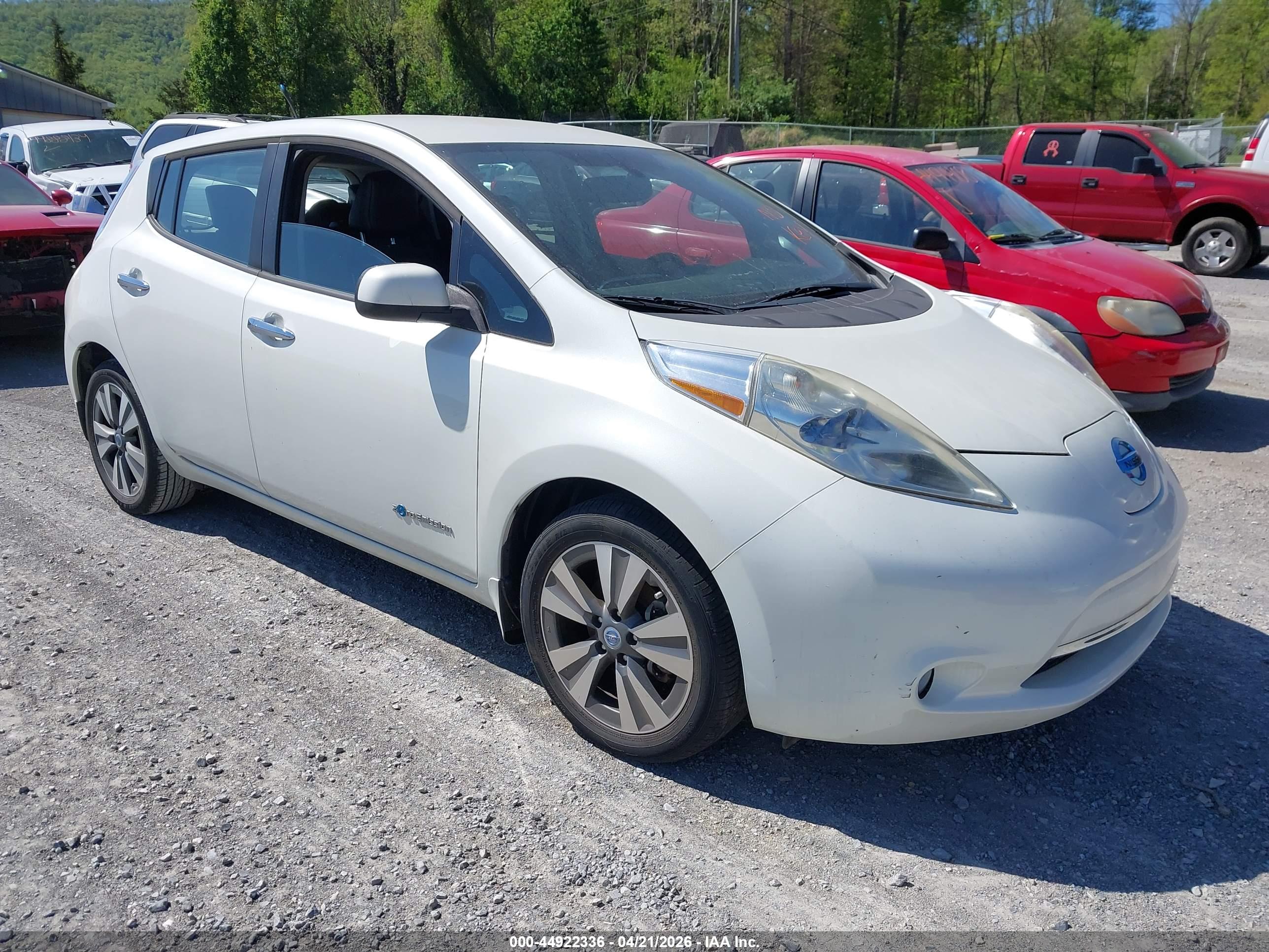 NISSAN LEAF image 6