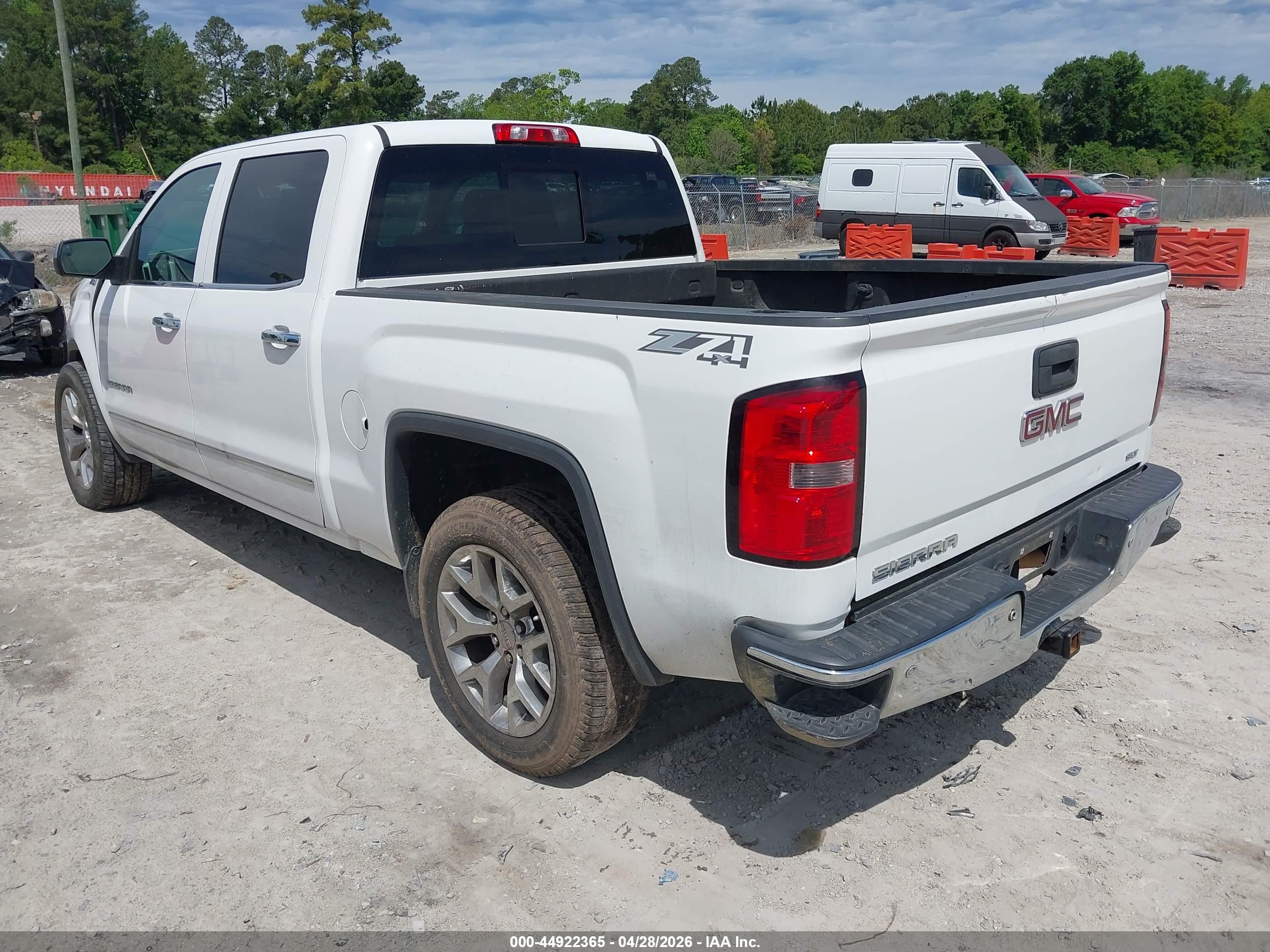 GMC SIERRA image 3