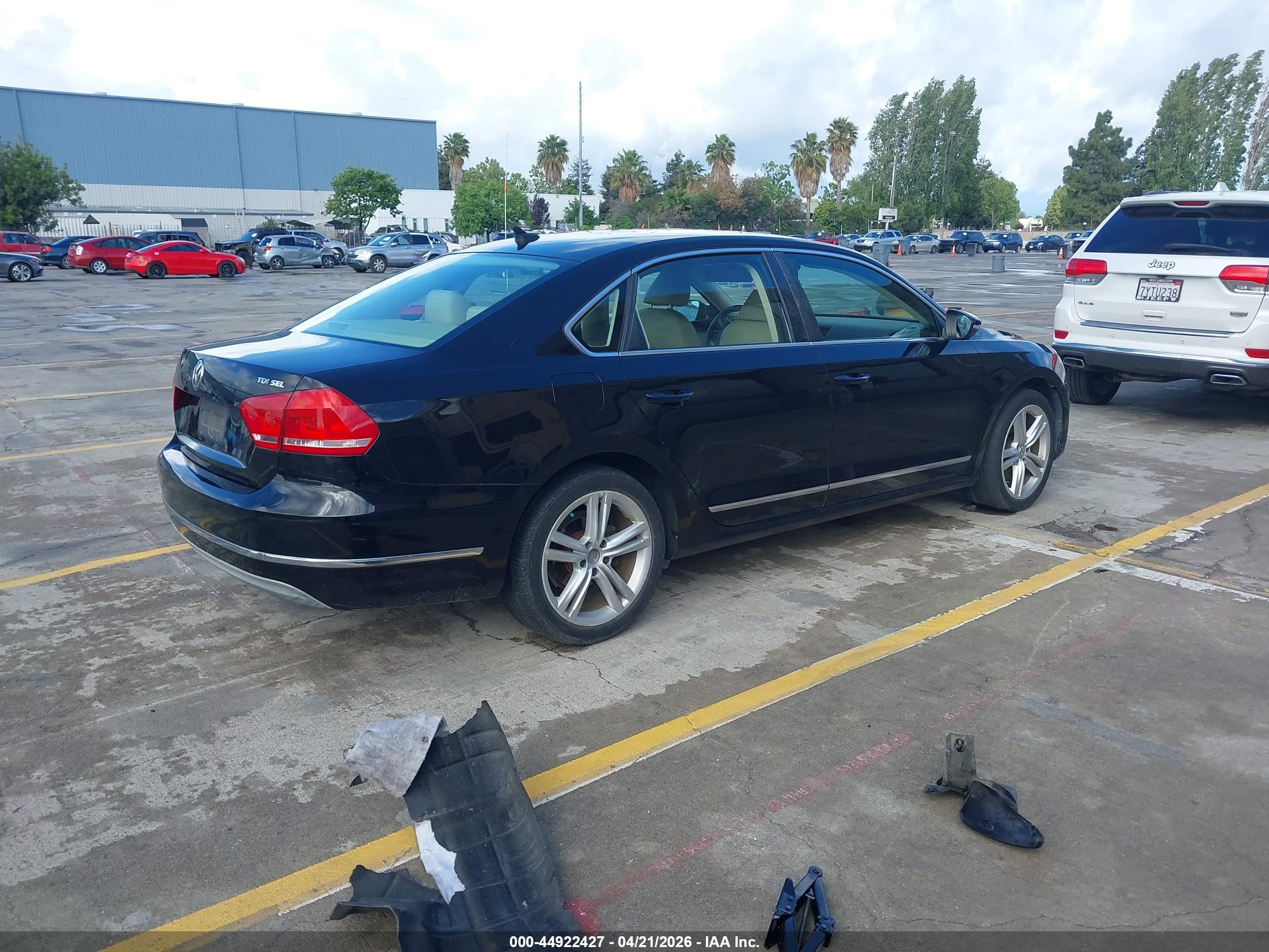 VOLKSWAGEN PASSAT image 4