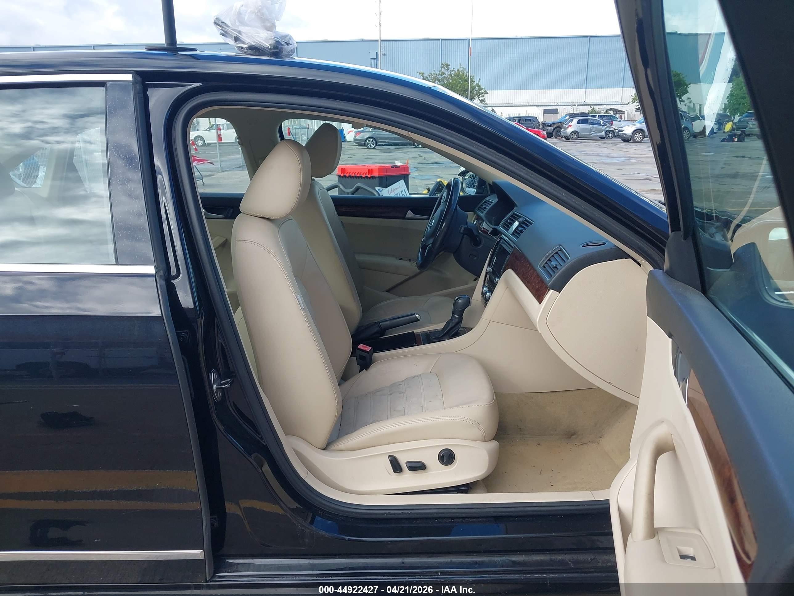 VOLKSWAGEN PASSAT image 5