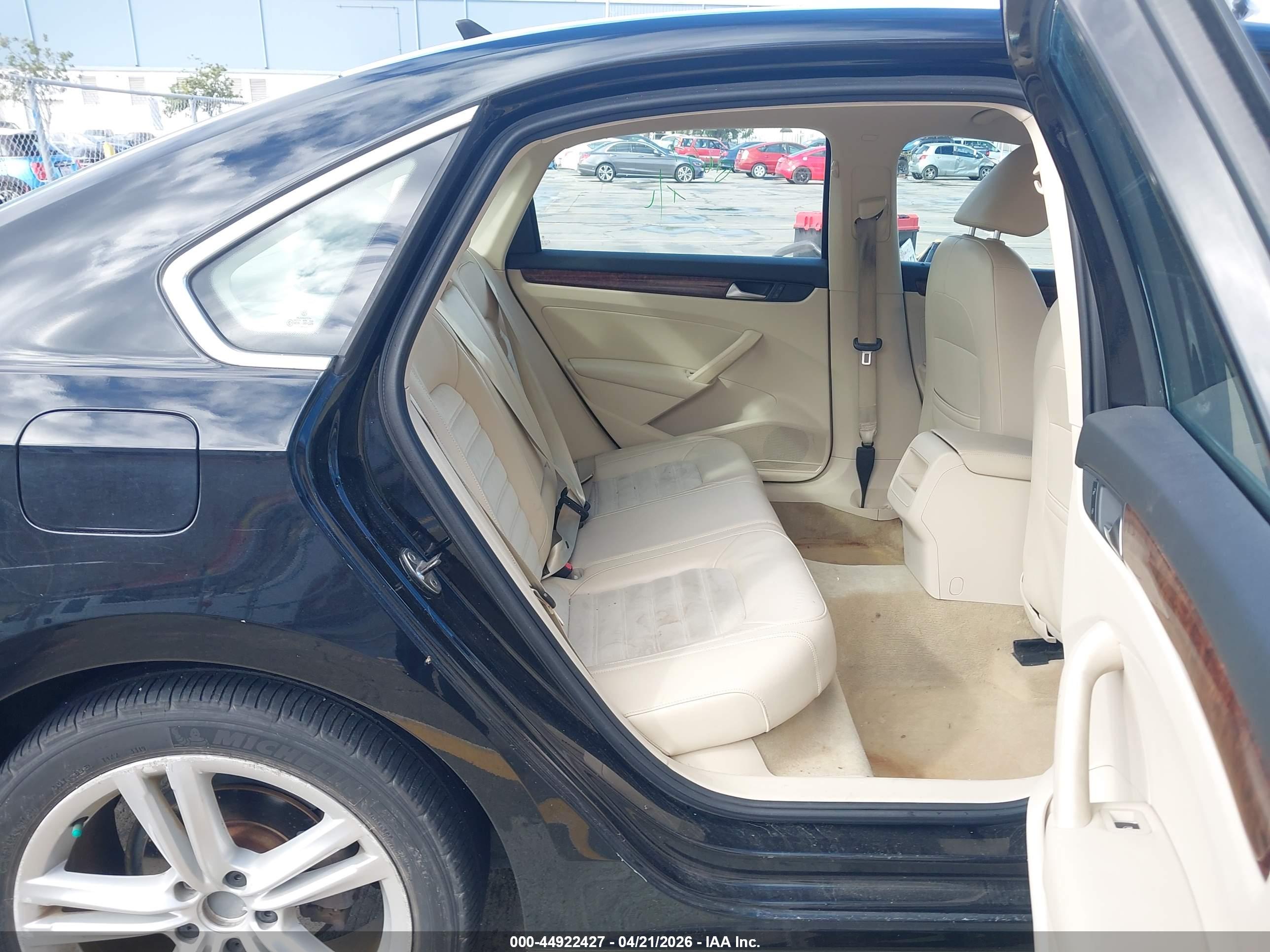 VOLKSWAGEN PASSAT image 8