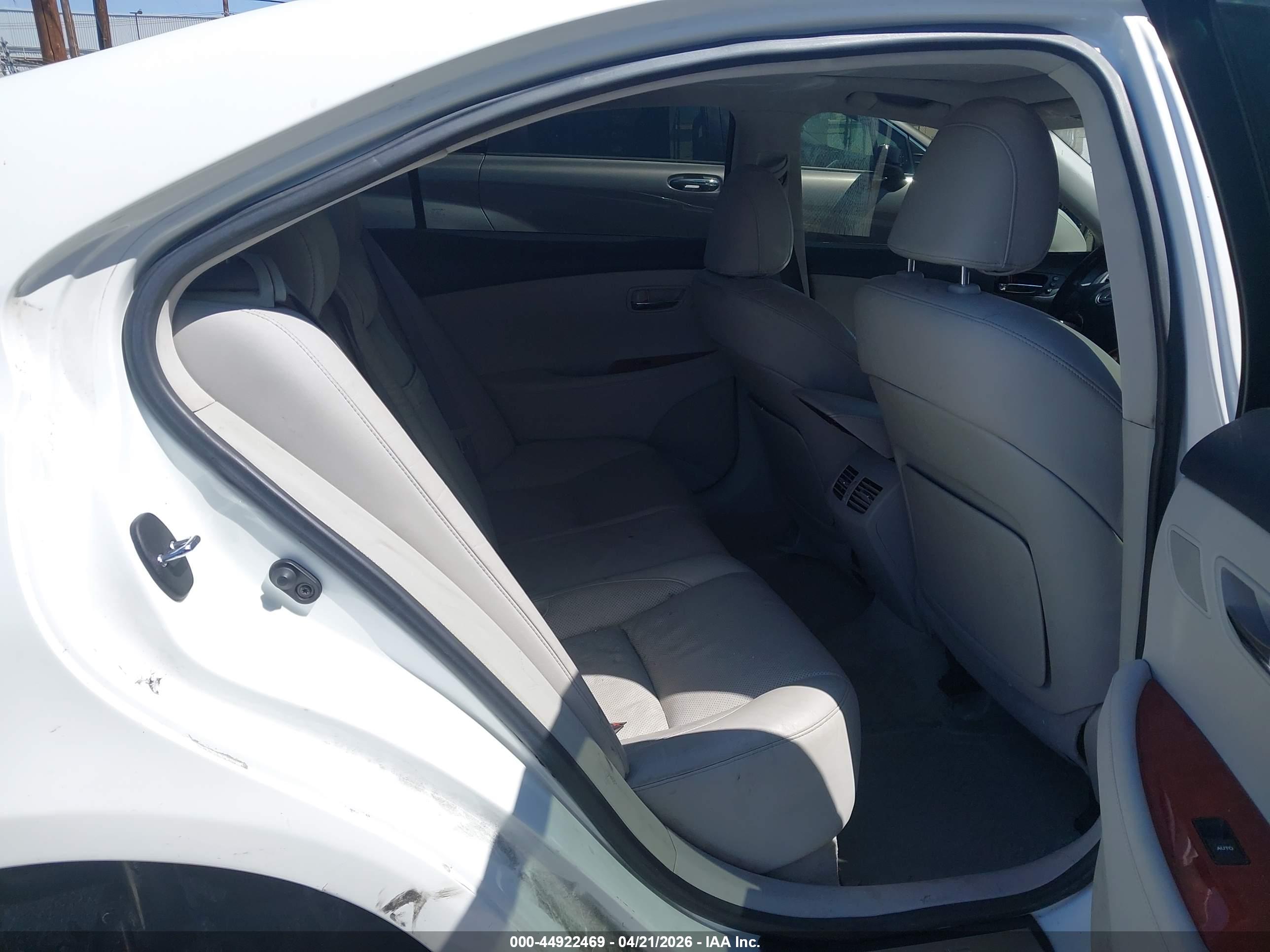 LEXUS ES image 8
