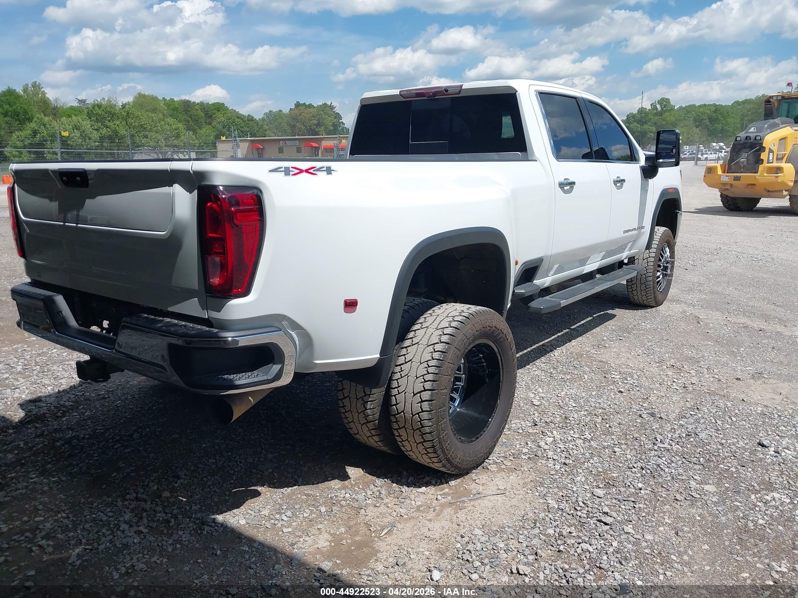 GMC SIERRA image 4