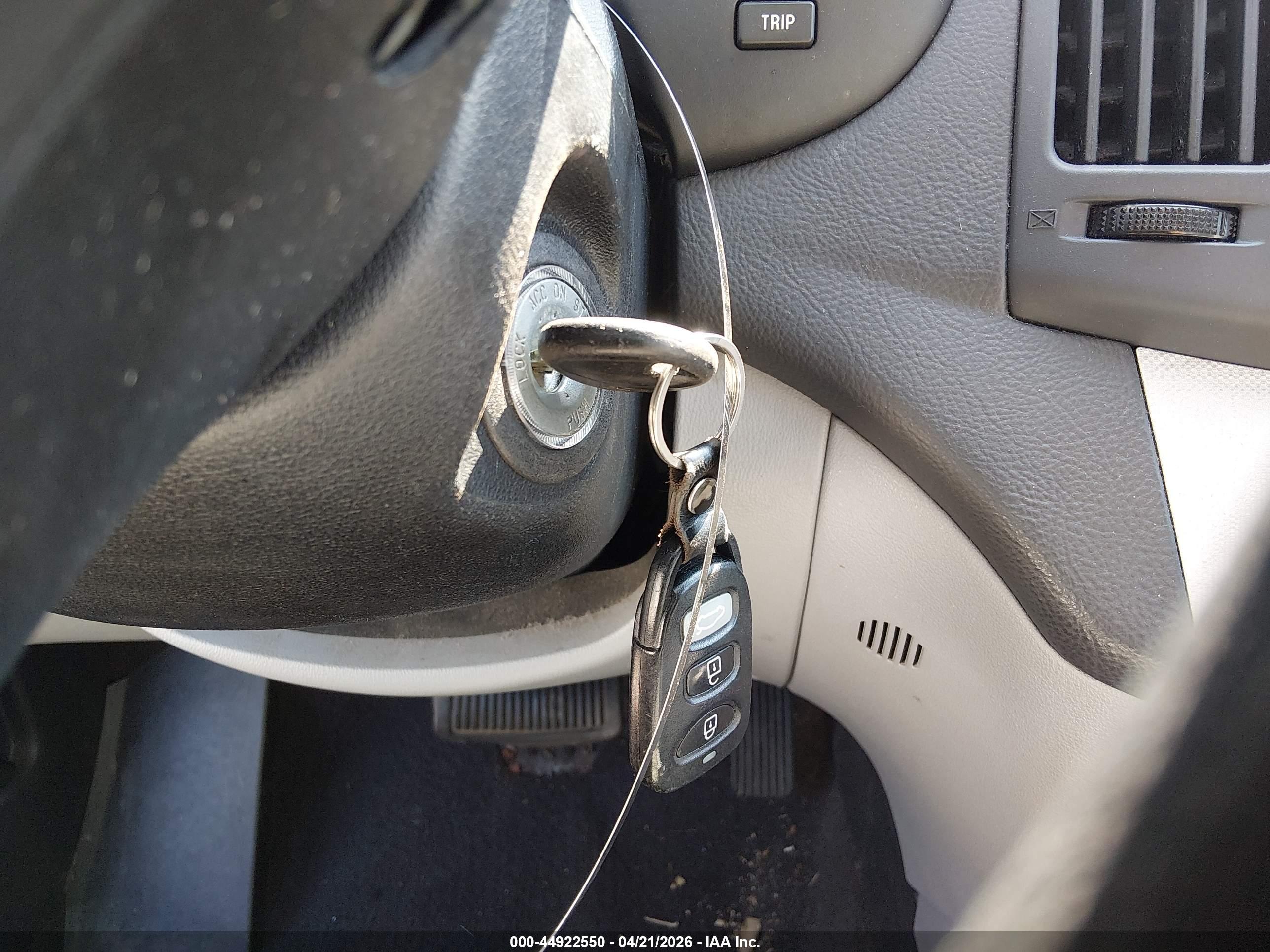 HYUNDAI ELANTRA image 11