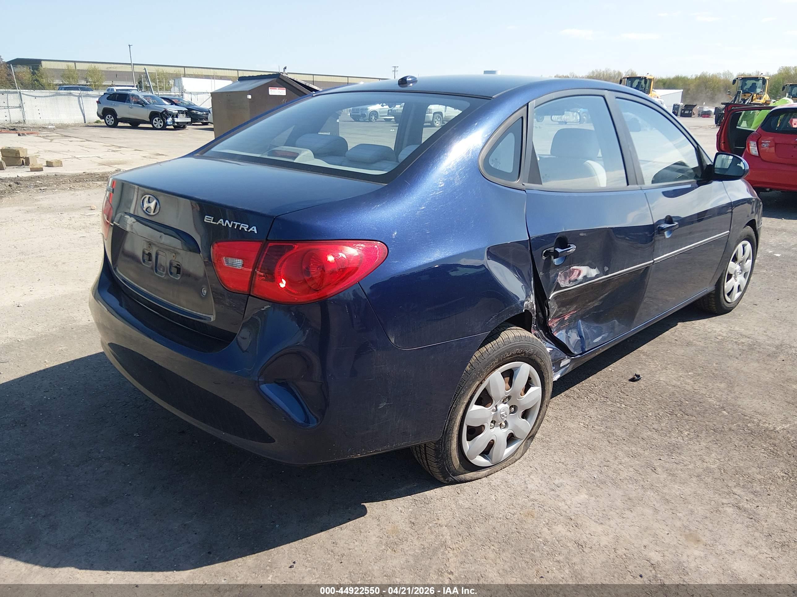 HYUNDAI ELANTRA image 4