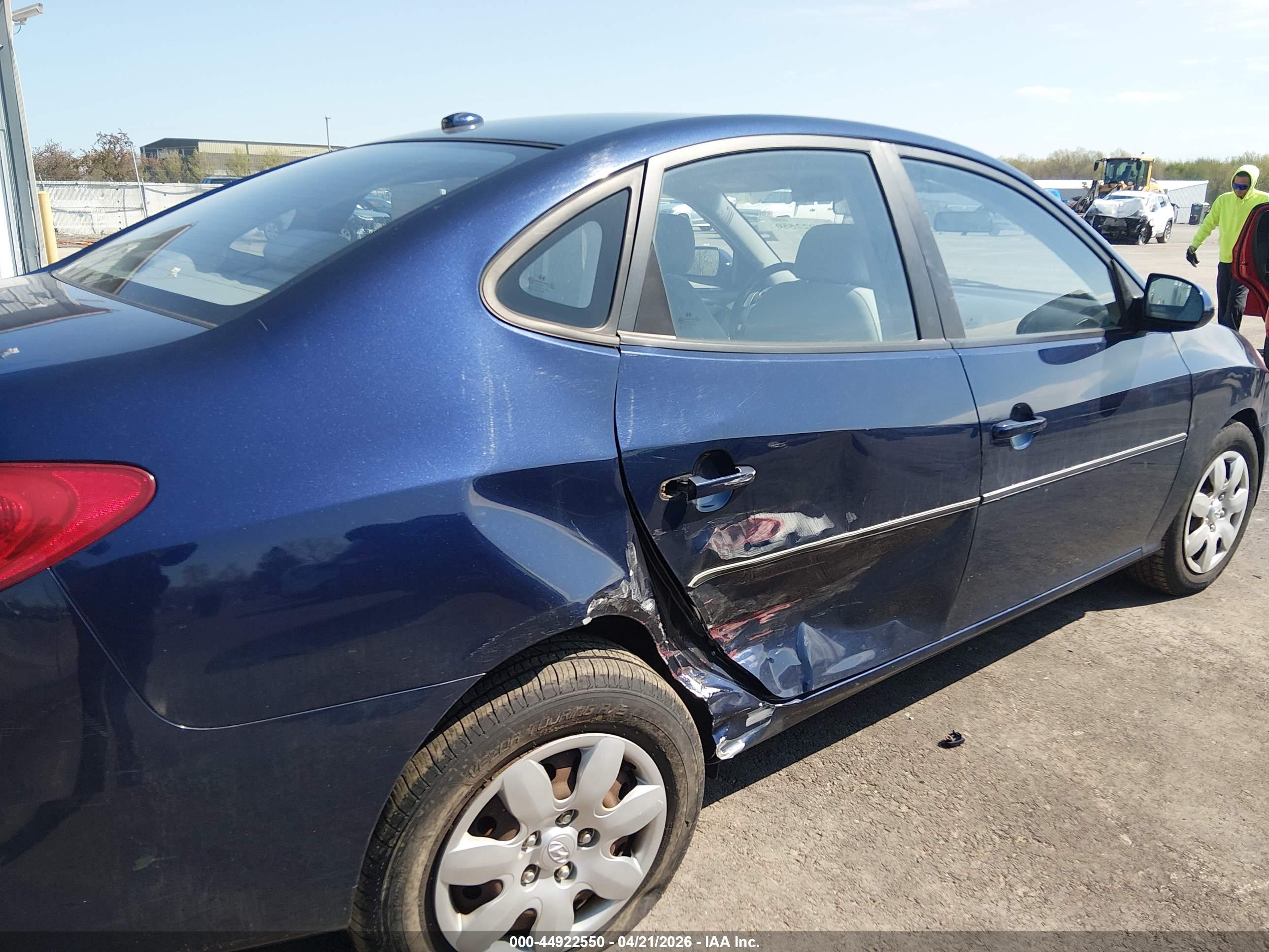 HYUNDAI ELANTRA image 6
