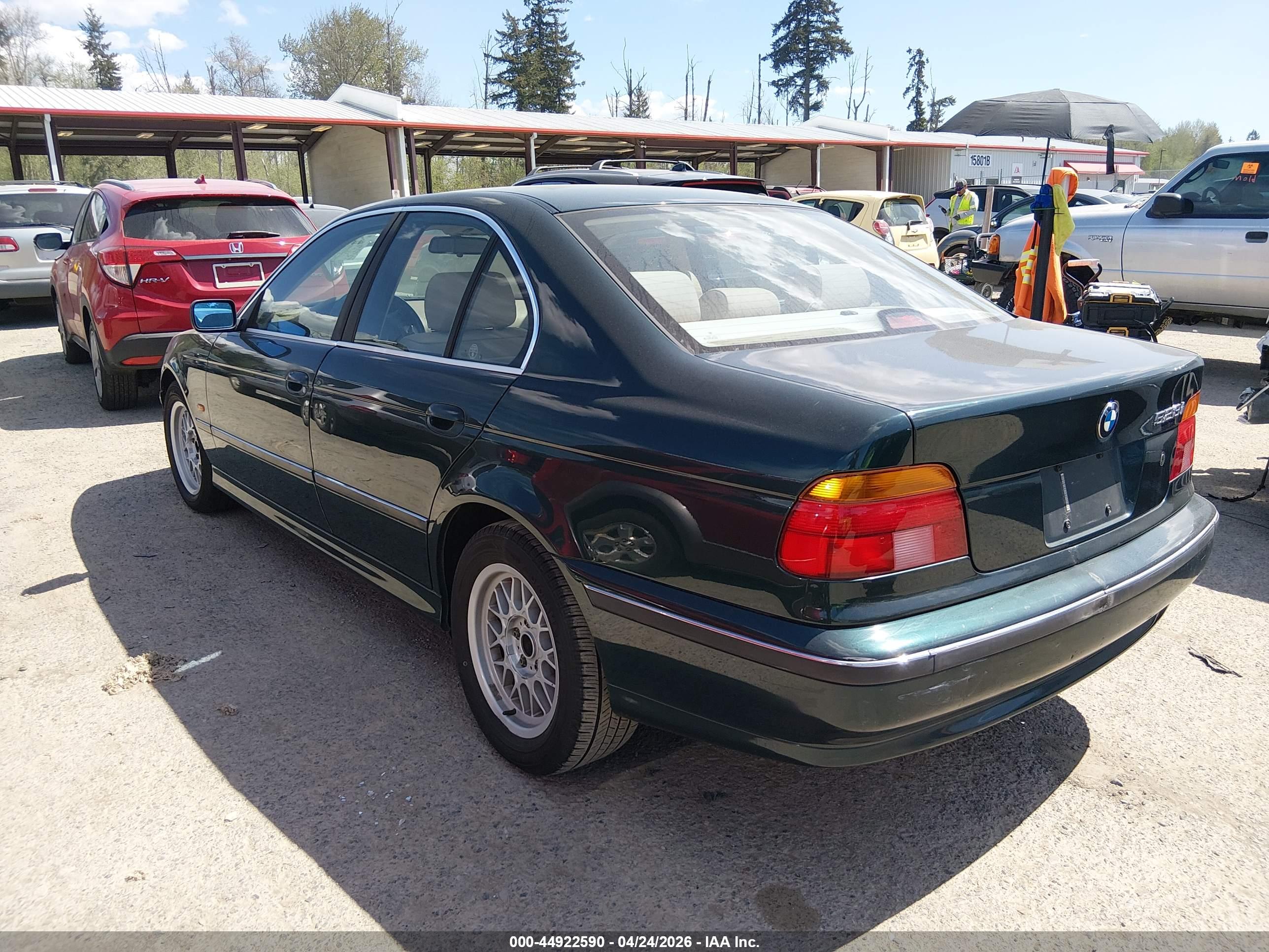 BMW 528I image 3