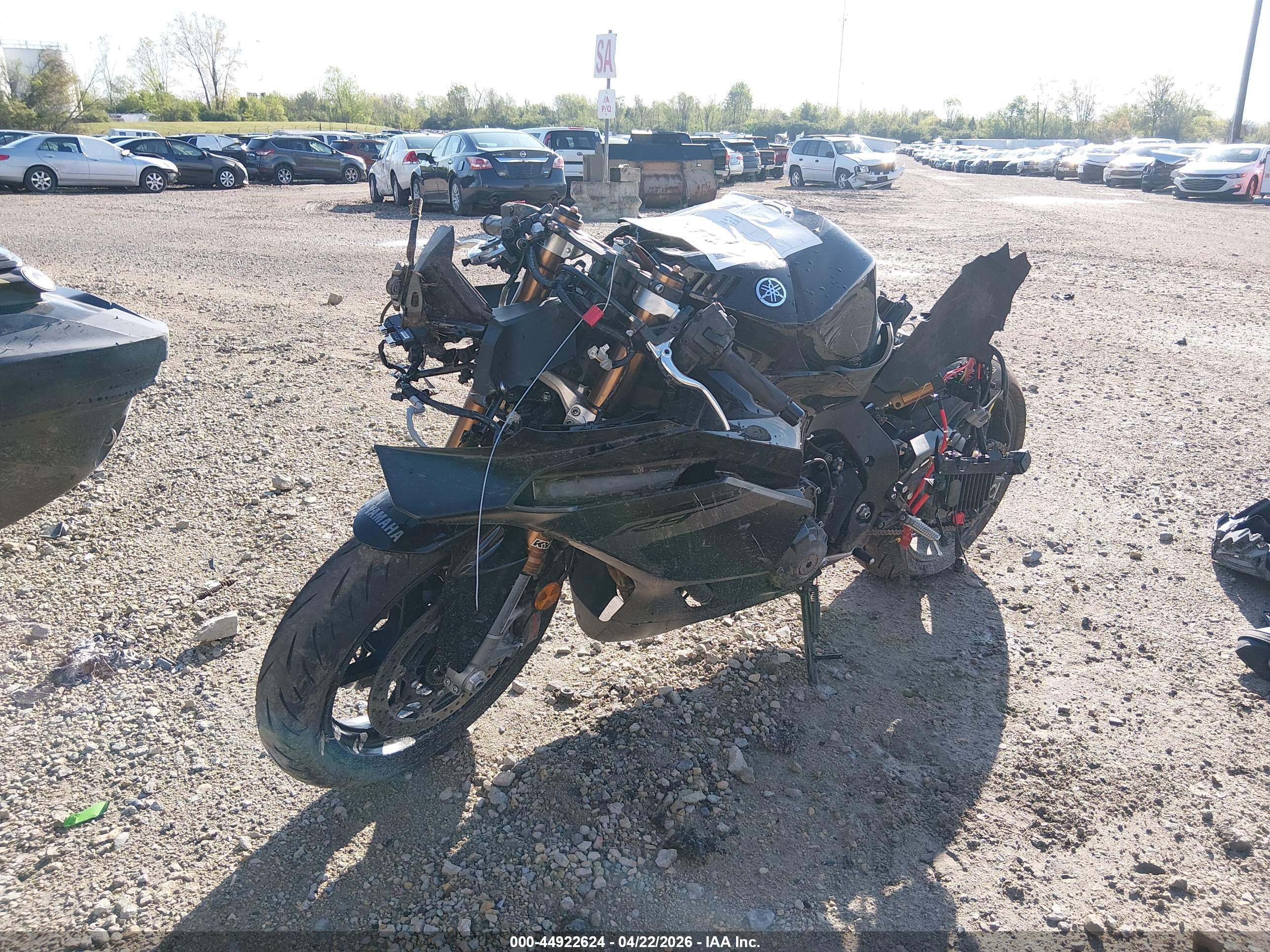 YAMAHA YZF890 image 2